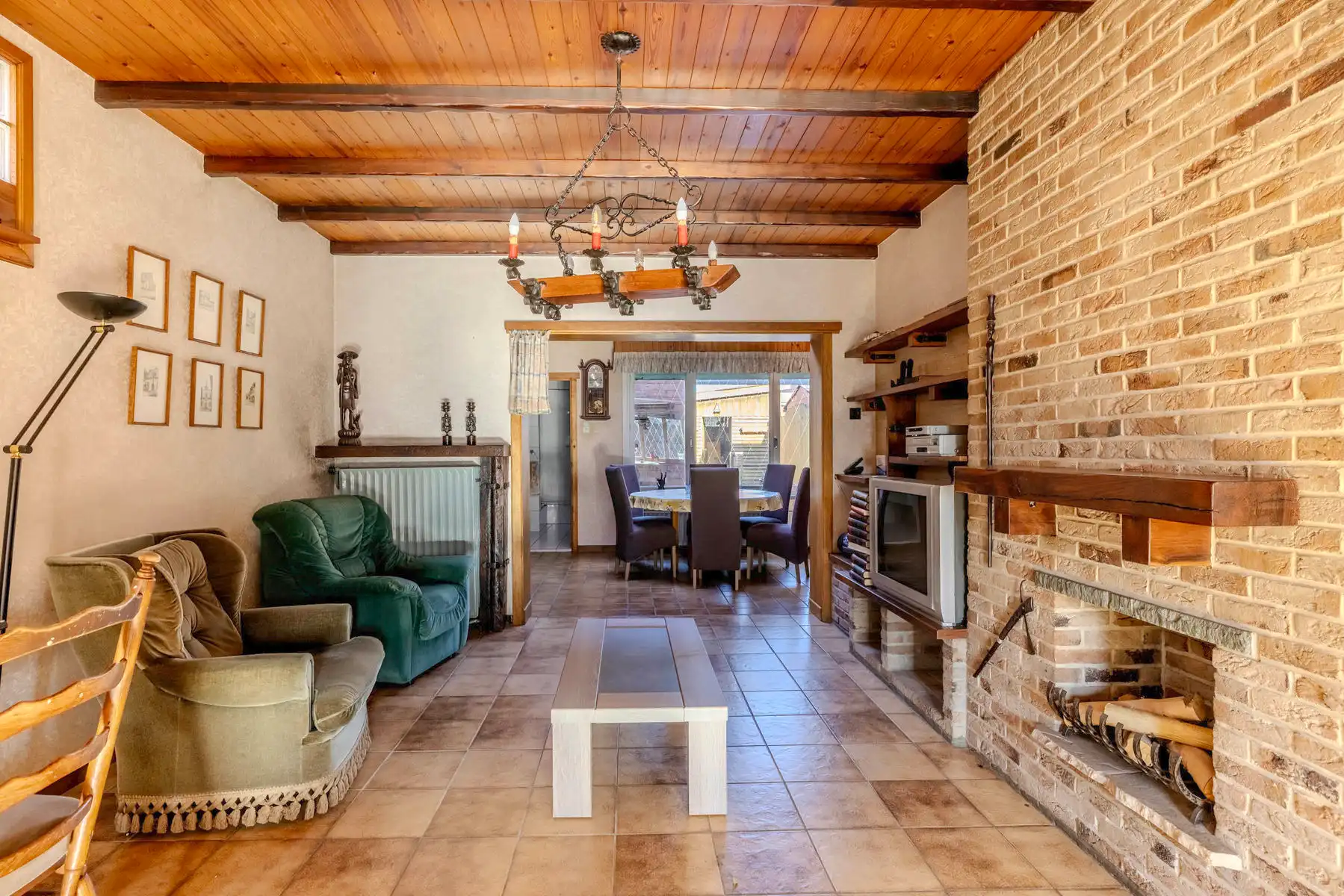 Te renoveren woning met 3 slpk, inpandige garage en tuin foto 3