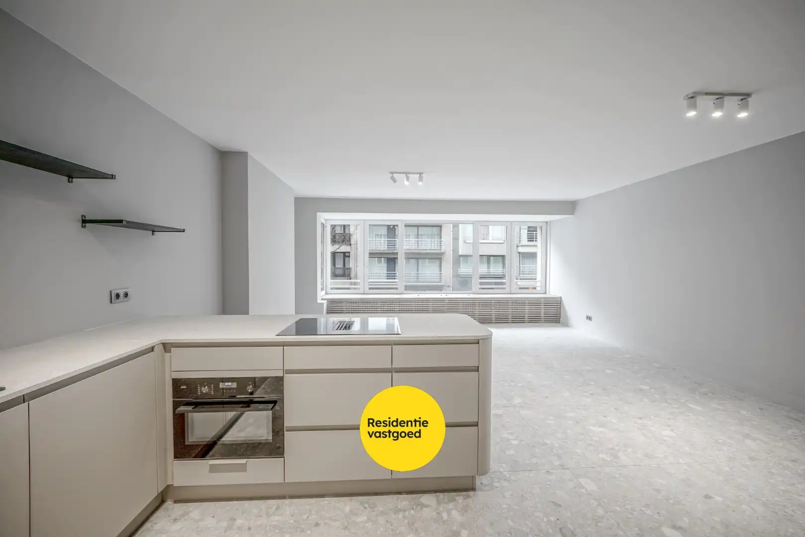 Gerenoveerd 2-slpk appartement met lift in Oostende foto 9