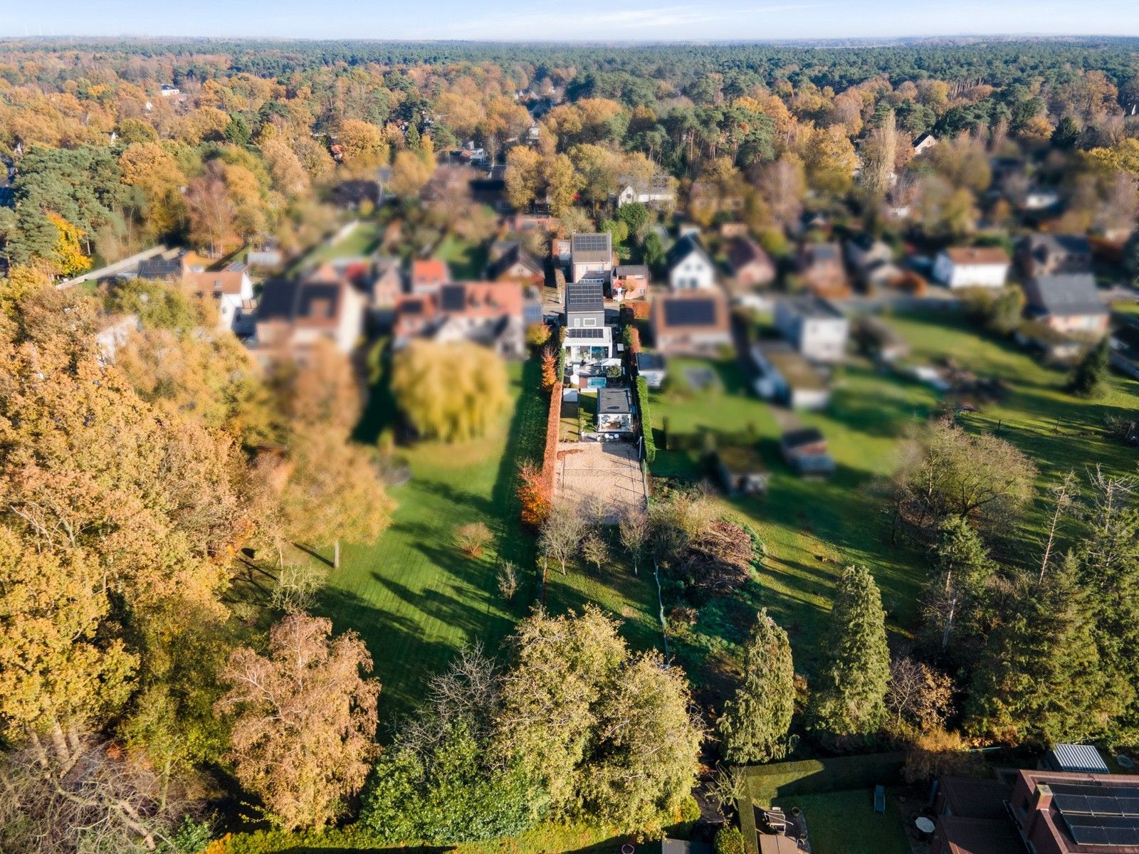 Zeer moderne woning met hoogwaardig afgewerkte binnen- en buitenruimte. foto 3