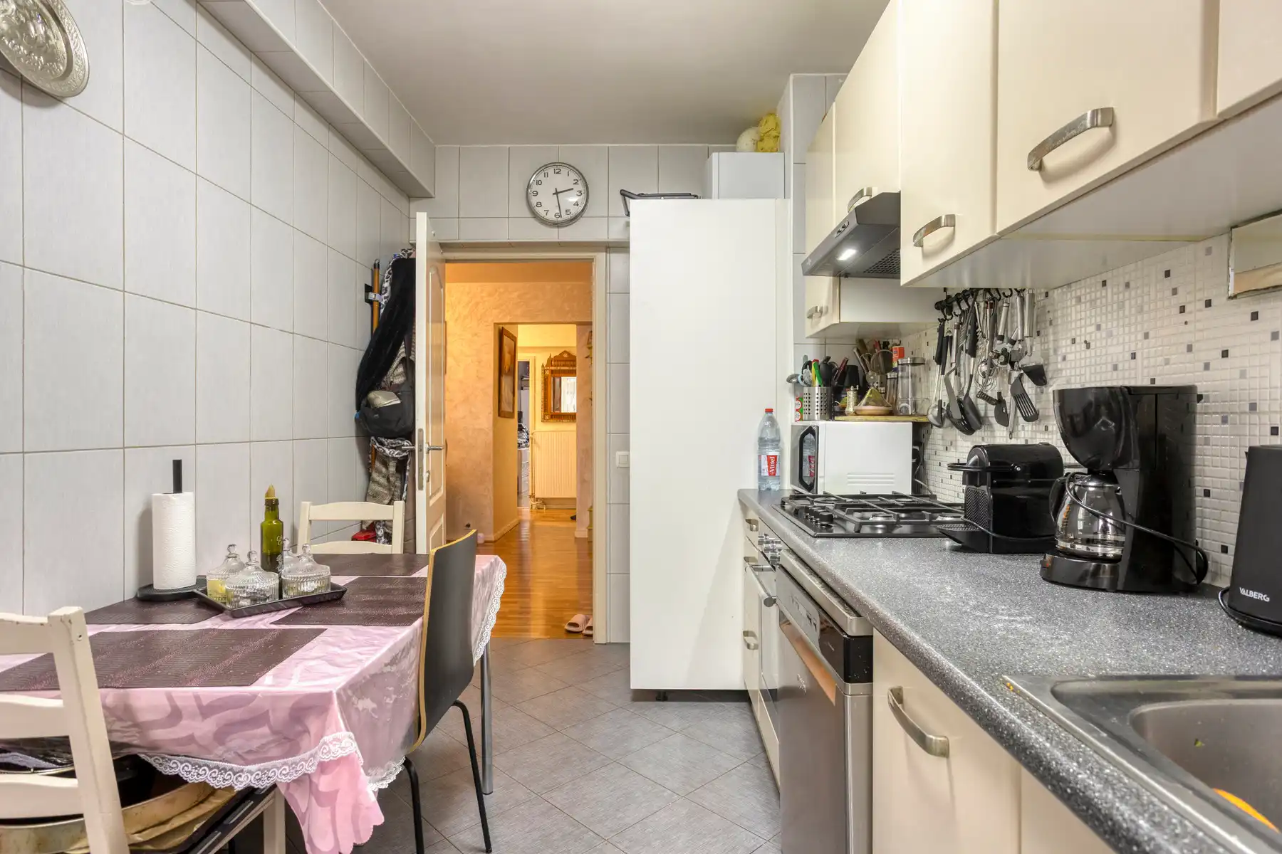 Ruim instapklaar appartement met parking foto 11