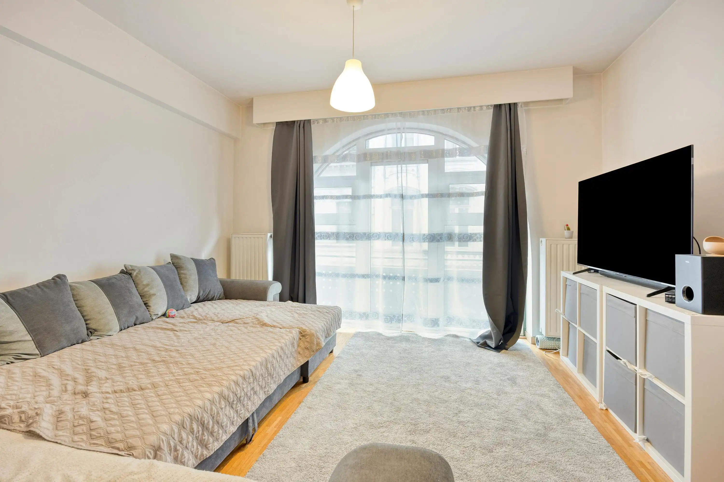 Appartement met twee slaapkamers en balkon gelegen in Elsene. foto 7