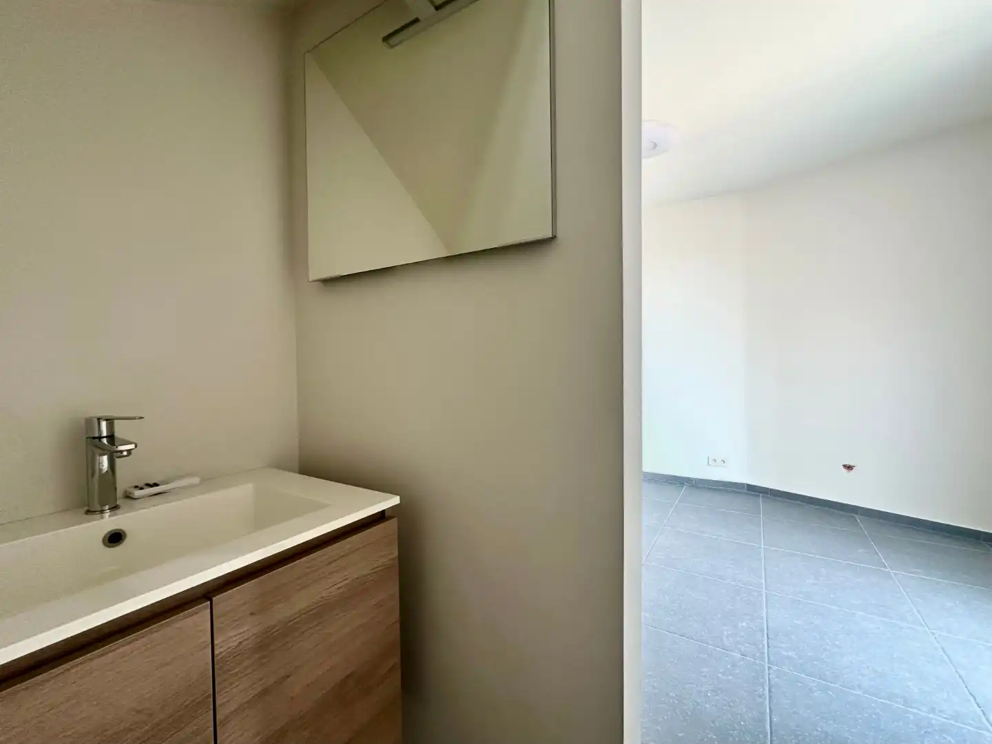 Zeer ruim appartement op goede locatie nabij de Smedenpoort foto 14