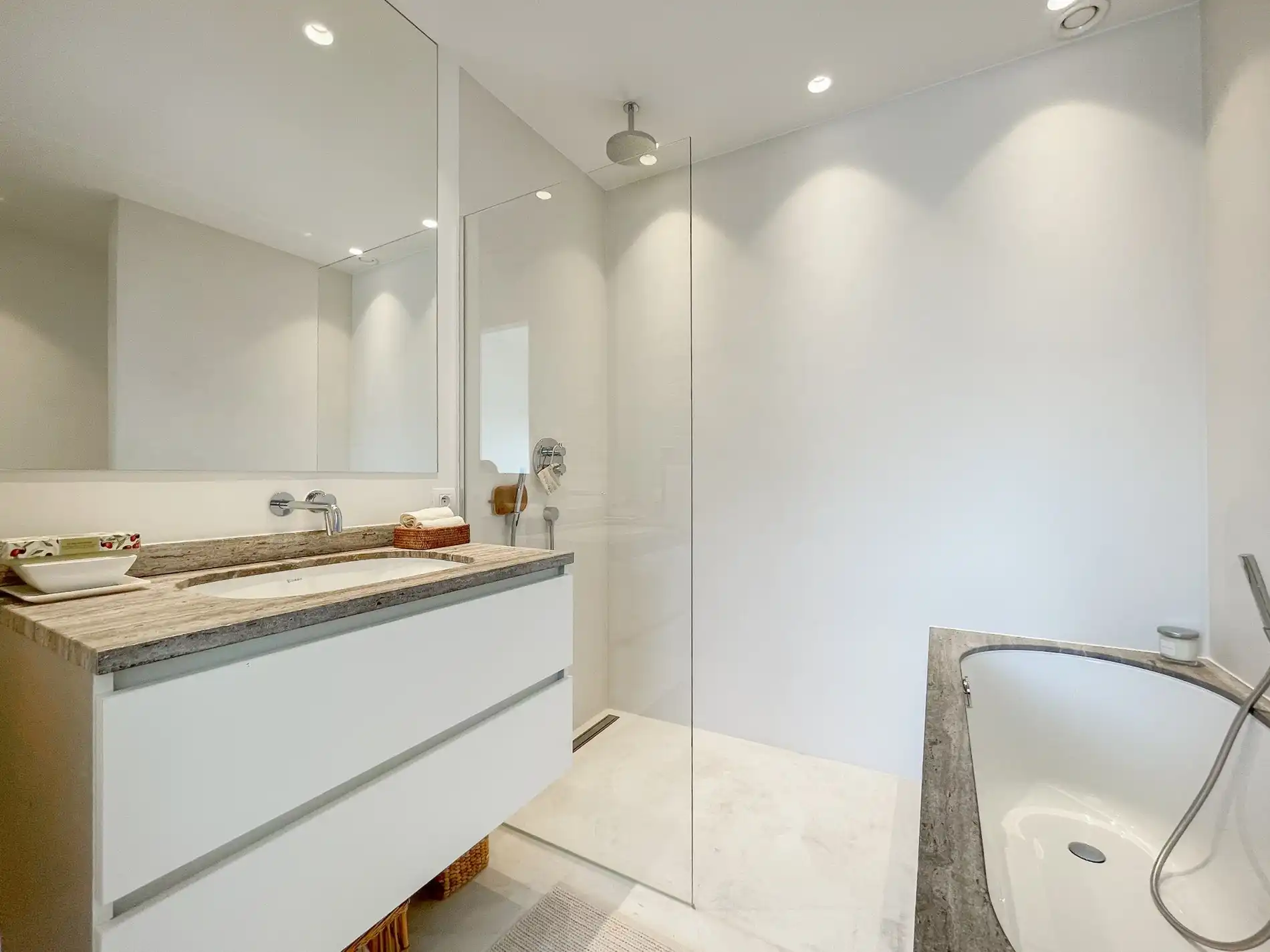 Subliem hoekappartement met ruime terrassen gelegen in het prestigieuze domein Tennis Garden. foto 20