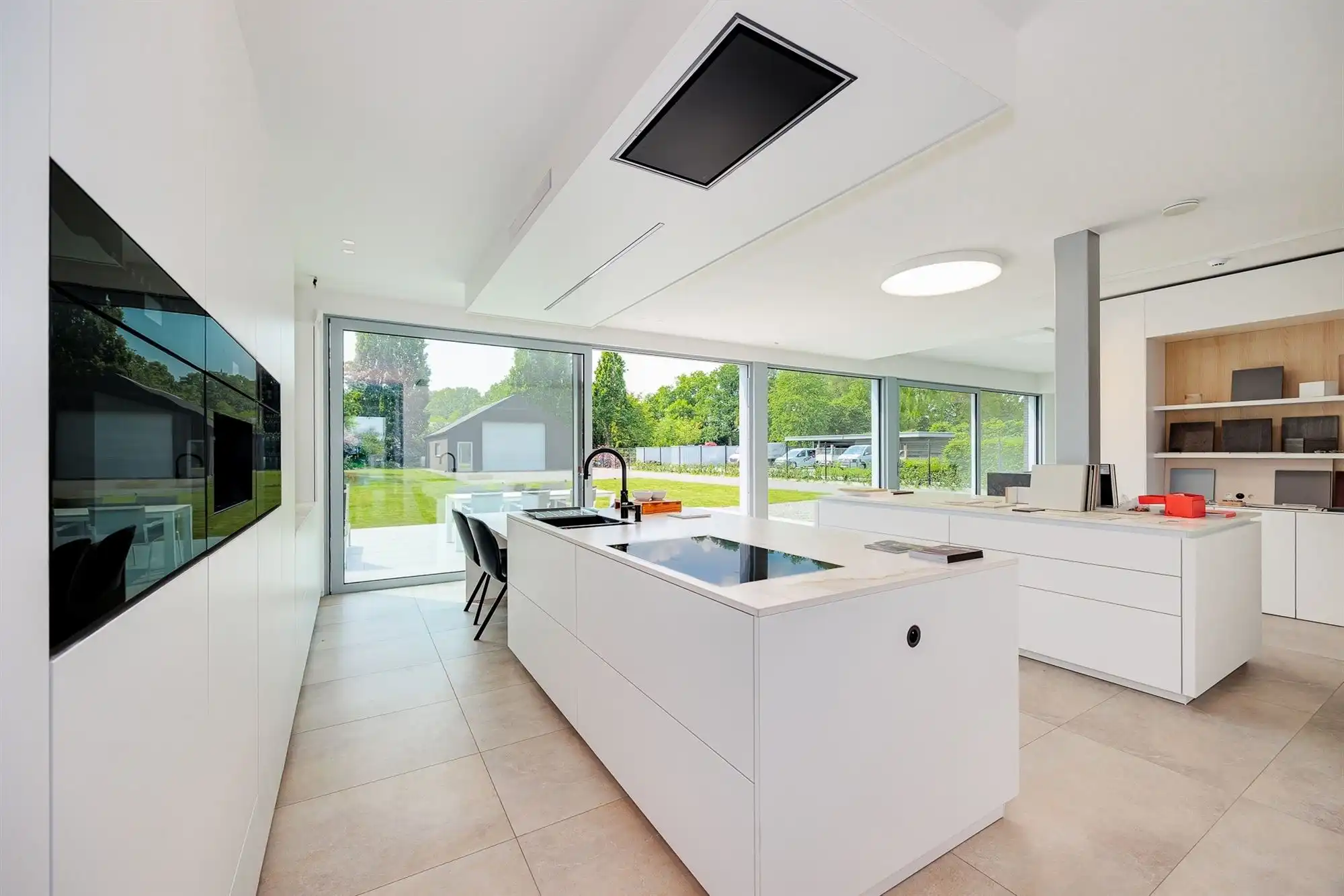 Prachtig afgewerkt gebouw - showroom + villa foto 7