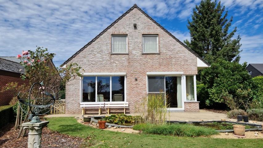 Perfect onderhouden VILLA, open bebouwing op 10 are 95 ca. foto 43