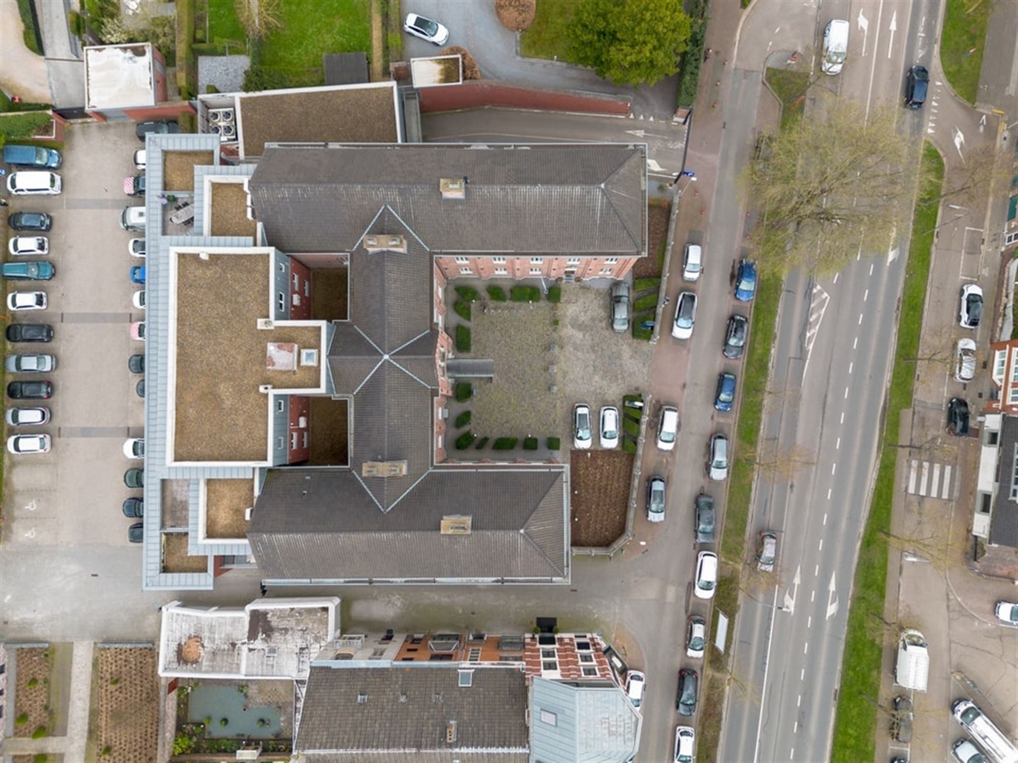 LUXUEUS APPARTEMENT VAN 365M² MET AFWERKING VAN HOOGSTE KWALITEIT IN TONGEREN foto 3