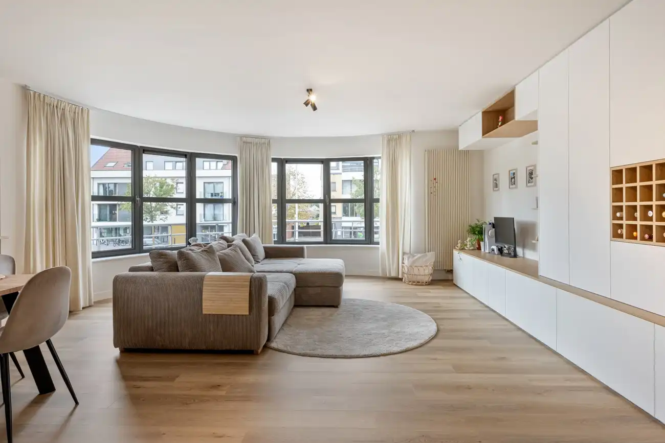 Ruim en lichtrijk appartement met ruime garage in het centrum Lochristi! foto 3