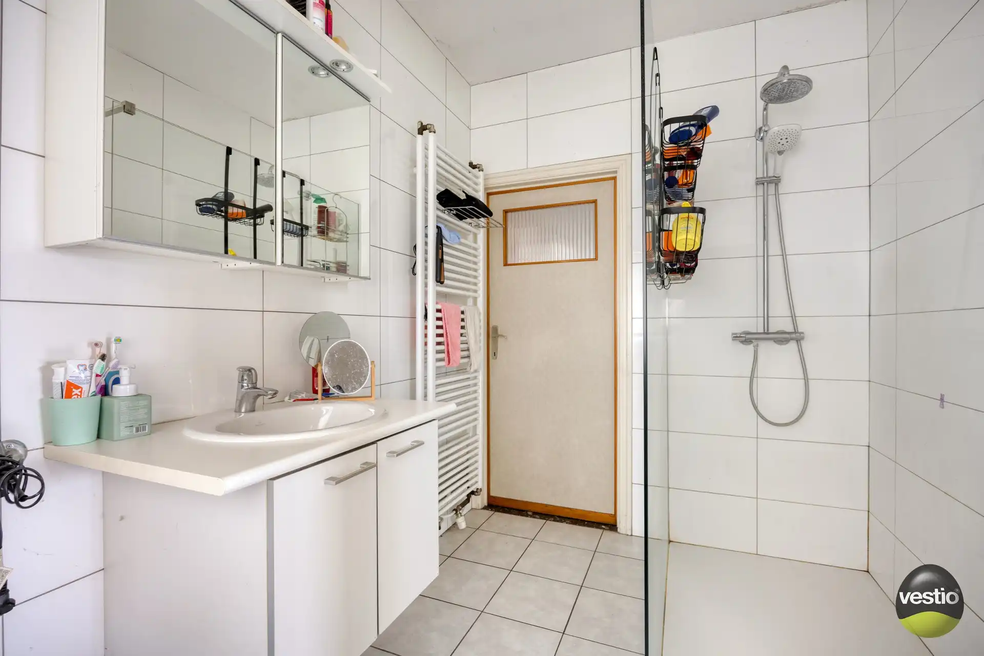 OP TE FRISSEN OB IN HET LANDELIJKE GROTE SPOUWEN foto 9