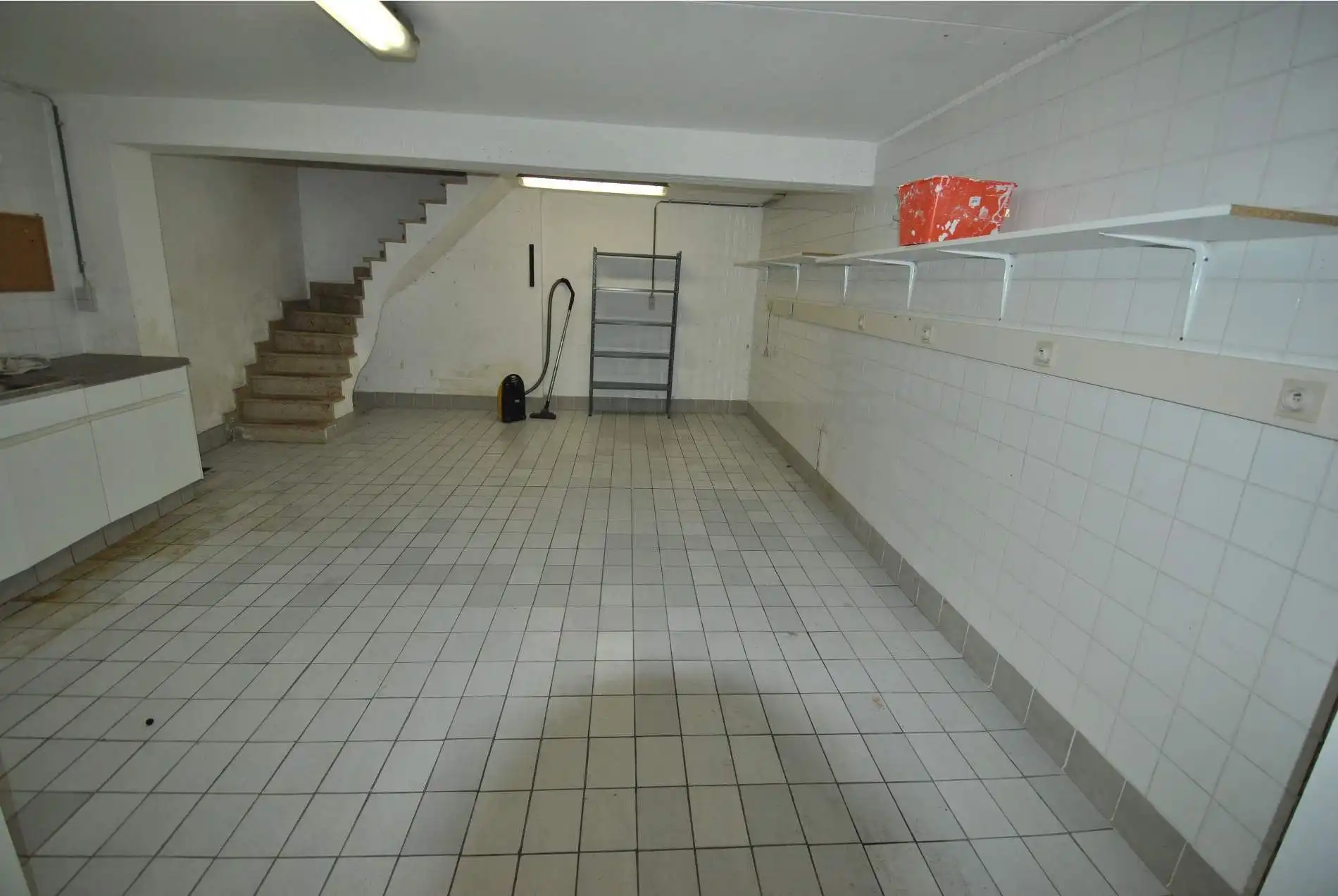 Handelspand gelegen in een zijstraat van de zeedijk ter hoogte van het Driehoekplein. foto 10