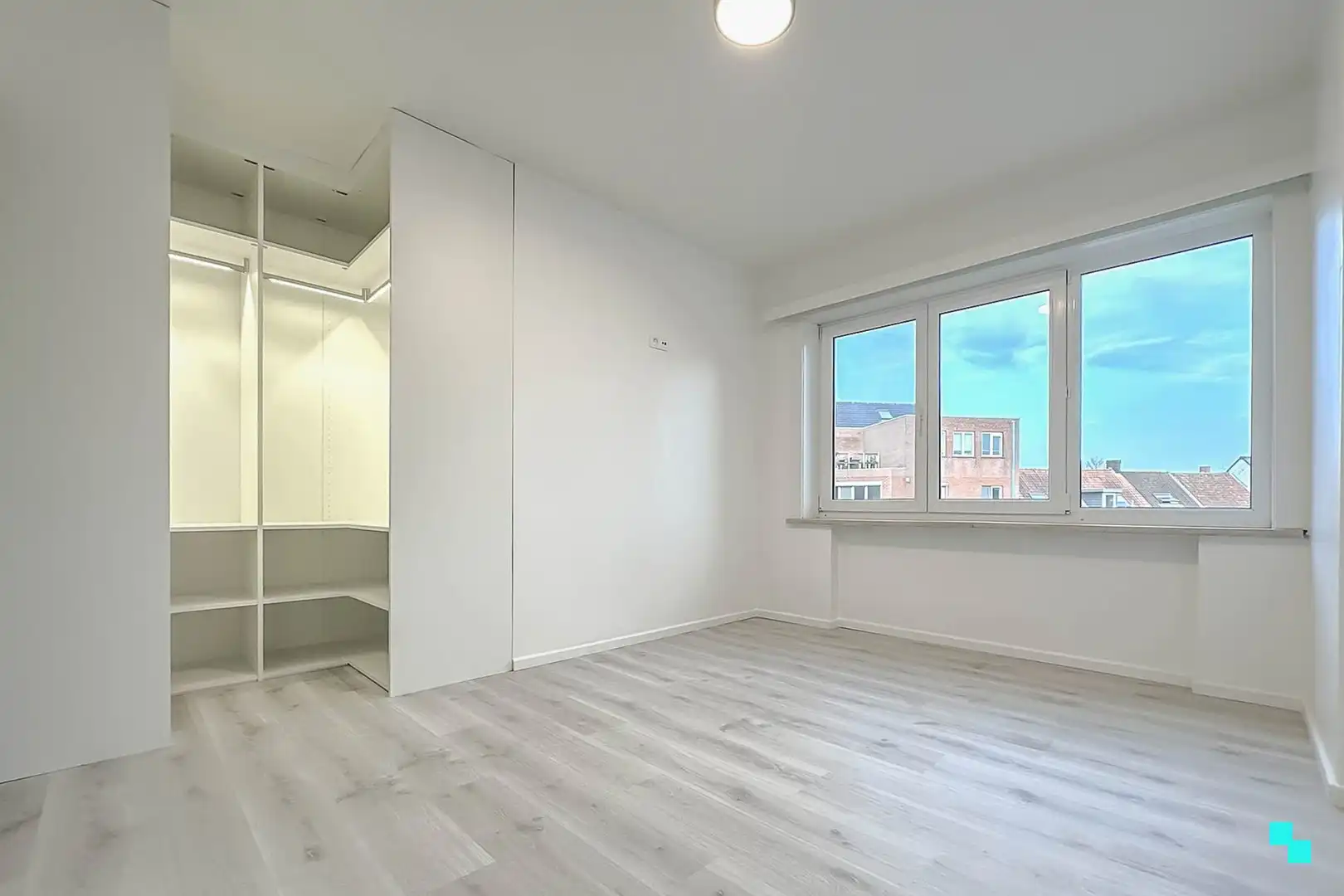 Gerenoveerd appartement met twee slaapkamers in centrum Tielt foto 18