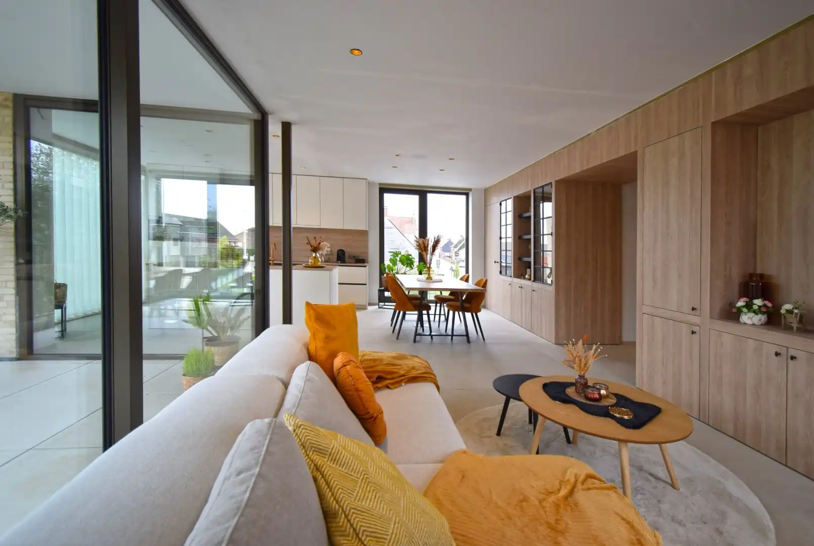 Hoogstaand en eigentijds twee slaapkamer appartement foto 2