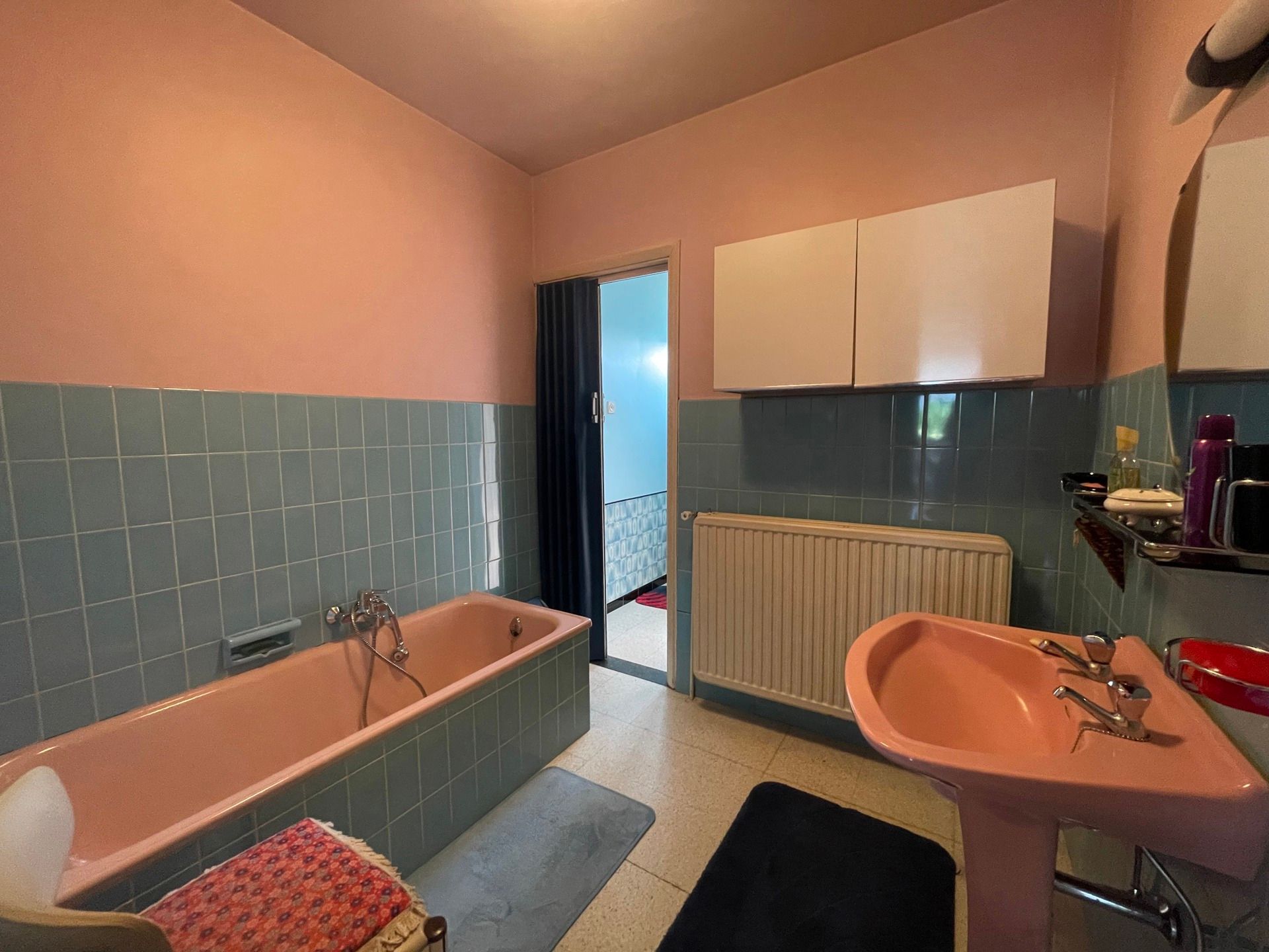 Te renoveren woning met veel potentieel foto 13