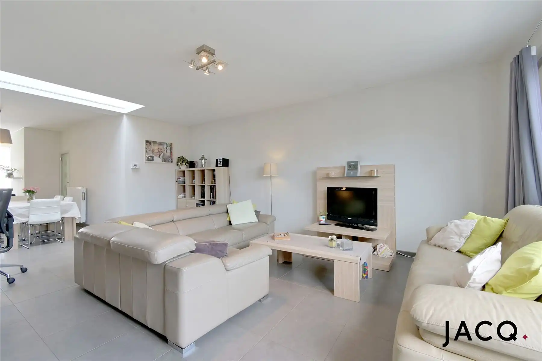 Gerenoveerde woning (2010) met 3slpk's en gezellige tuin! foto 4