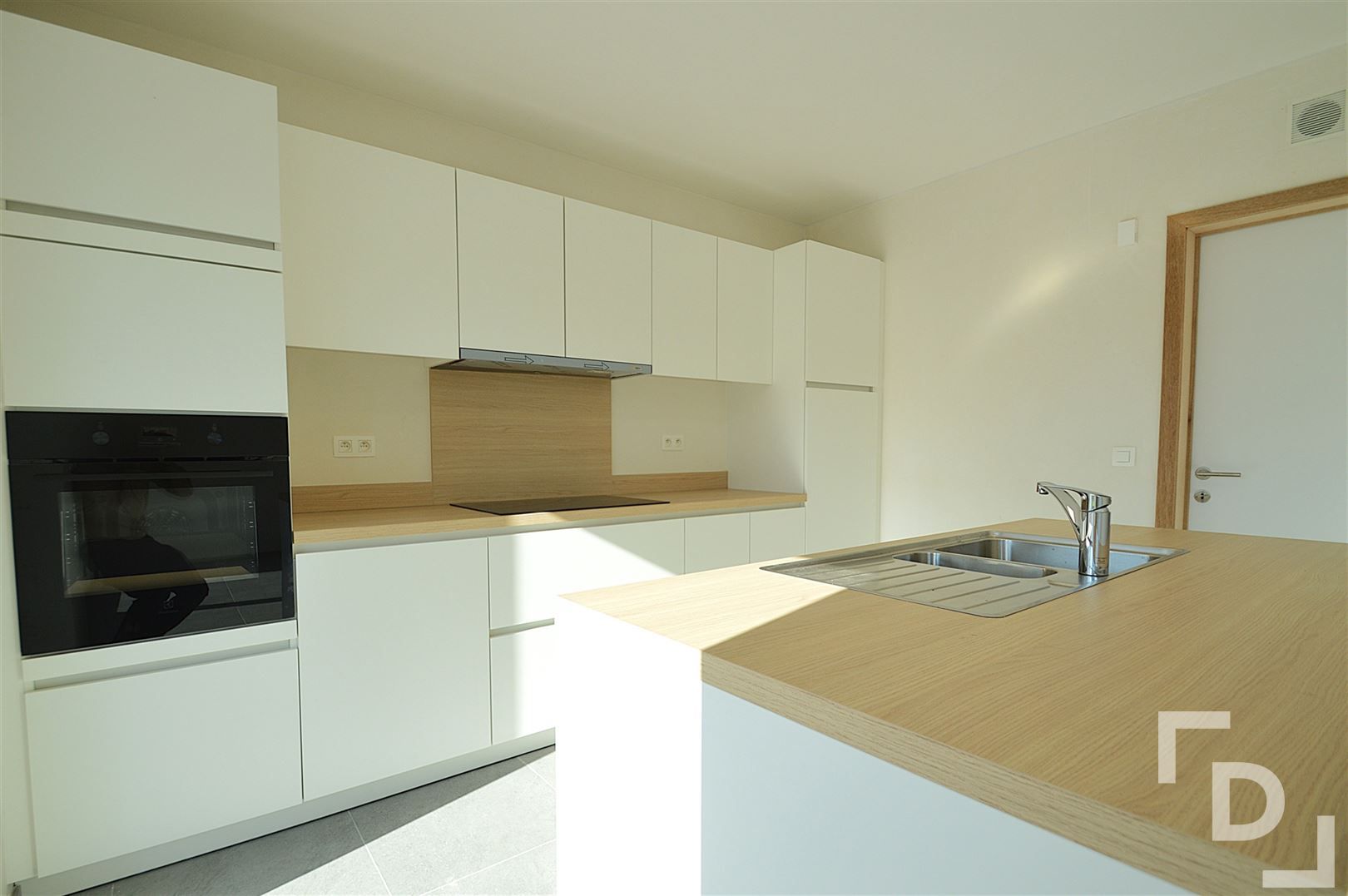 Nieuwbouwwoning met carport te huur in Wijtschate. foto 6