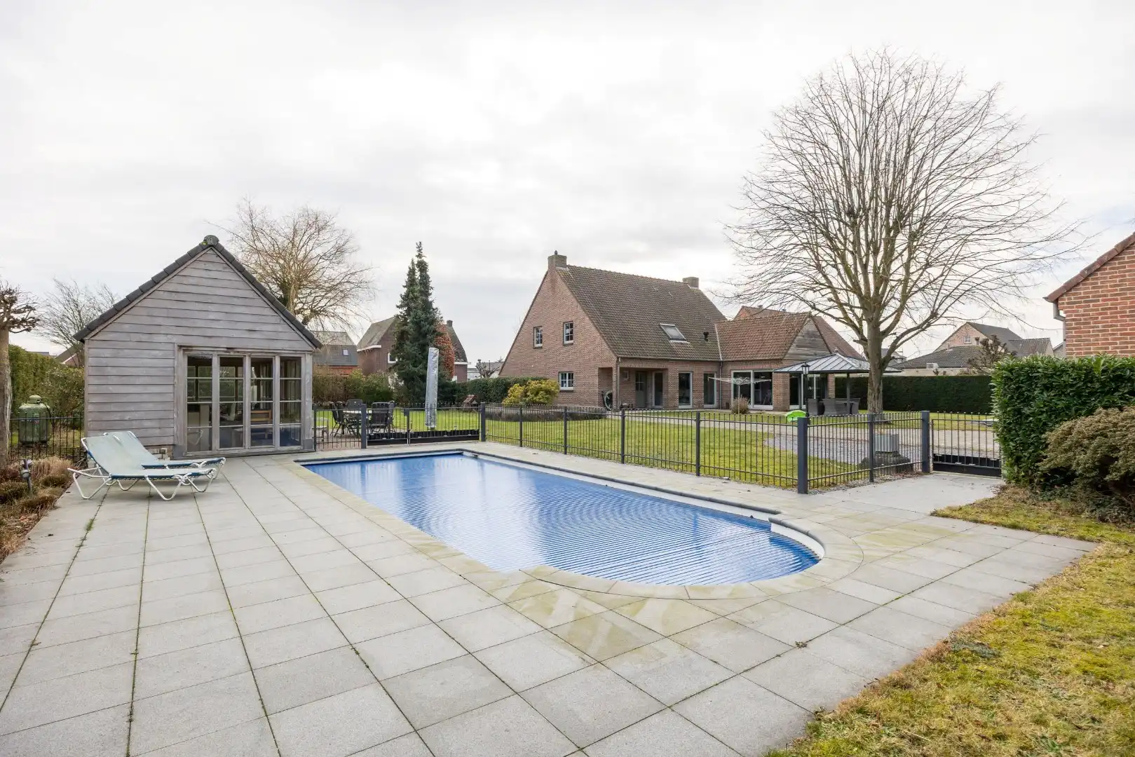 Prachtige ruime villa met naastliggende bouwgrond! foto 32