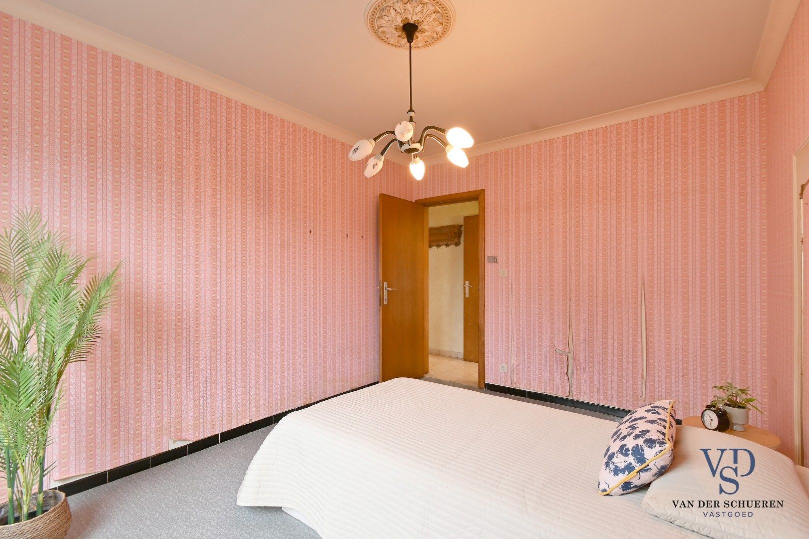 Bungalowwoning met afzonderlijke loods foto 19