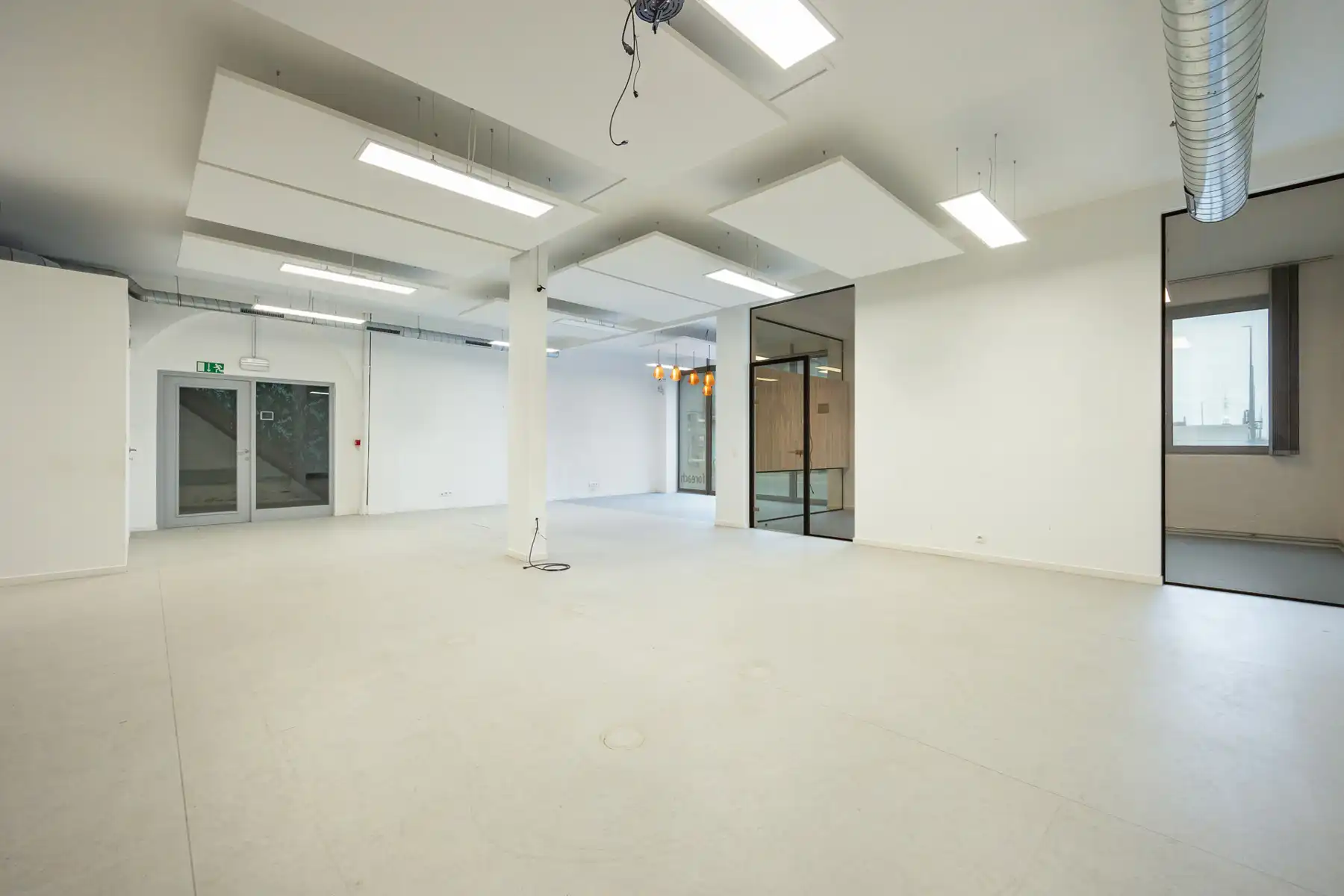 Instapklaar kantoorgebouw te koop in Merksem foto 32