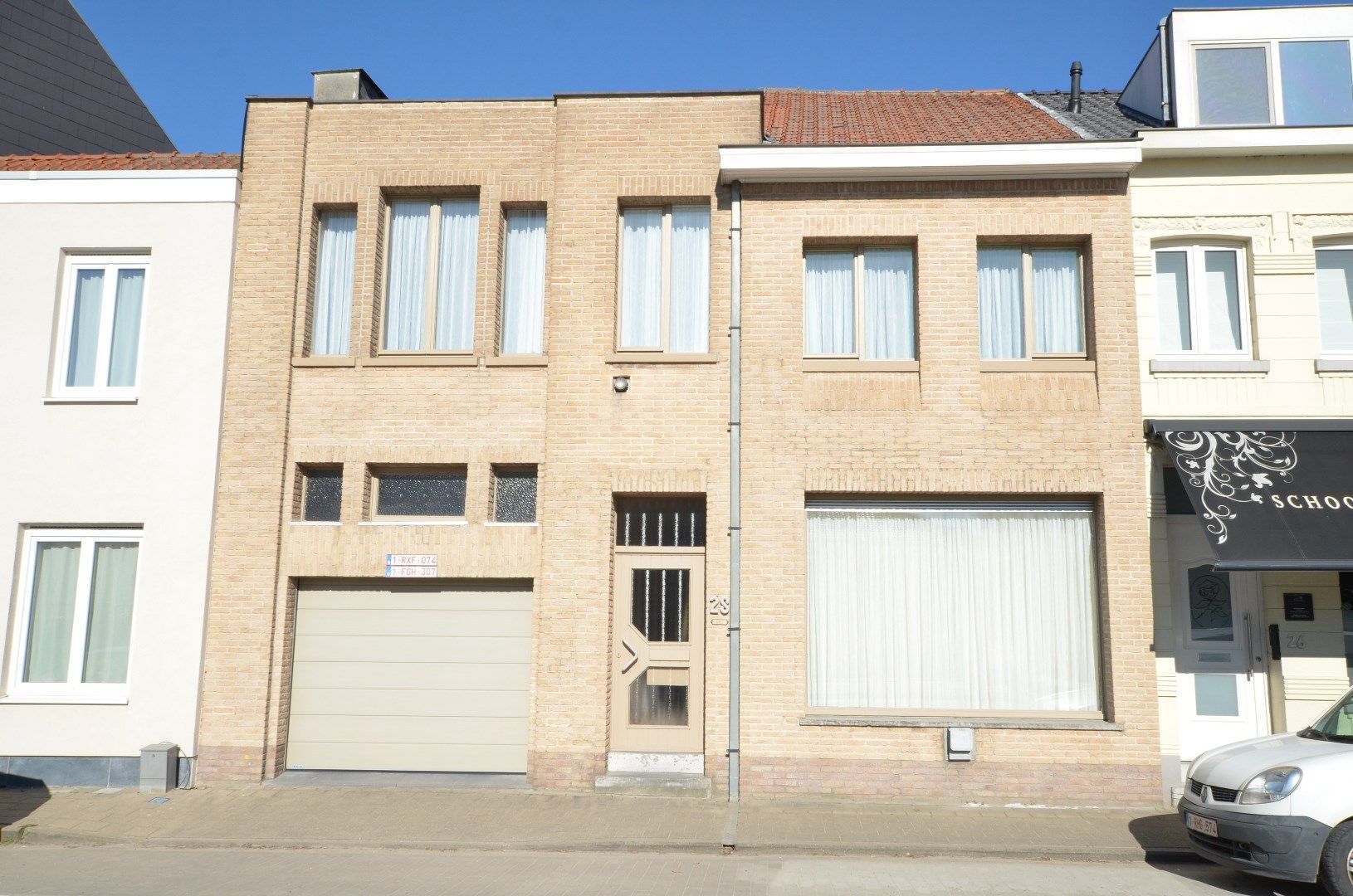 Woonhuis met 2 garages  foto {{pictureIndex}}