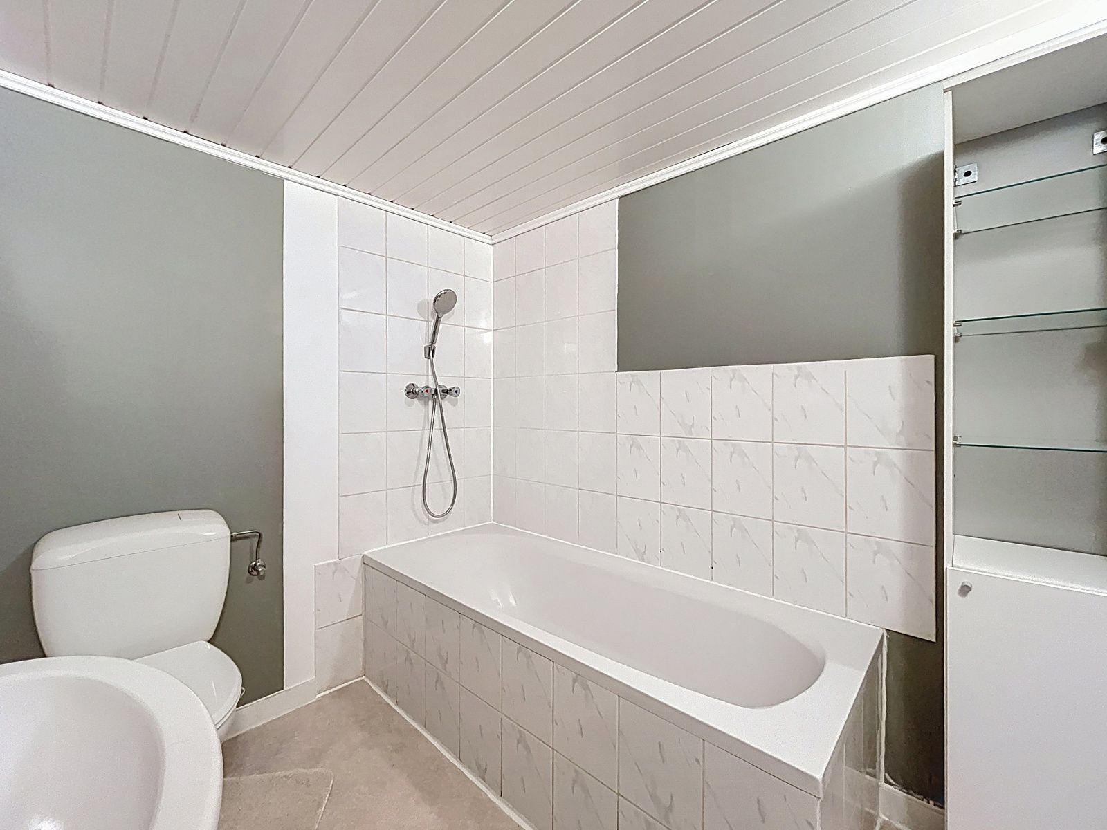 Rijwoning met 2 slpks foto 8