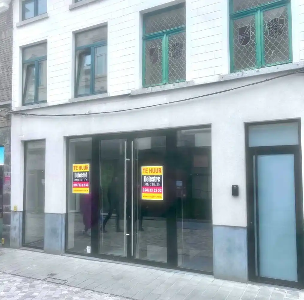 Topligging in hartje Halle – Instapklaar handelspand van 215 m² foto {{pictureIndex}}