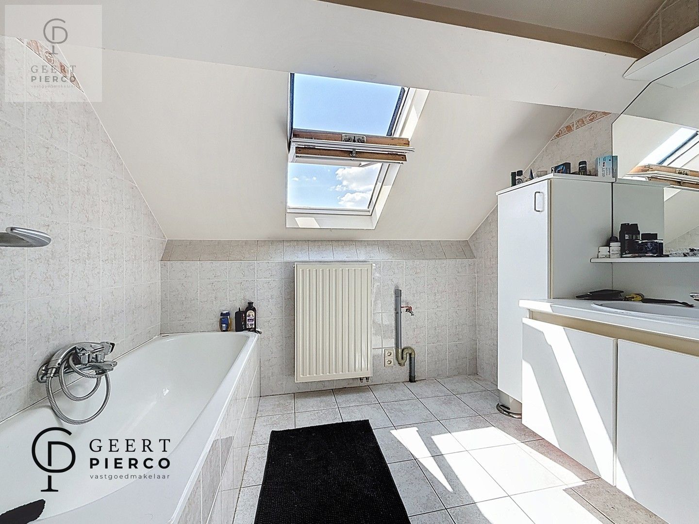 Knap gerenoveerd appartementsgebouw foto 30