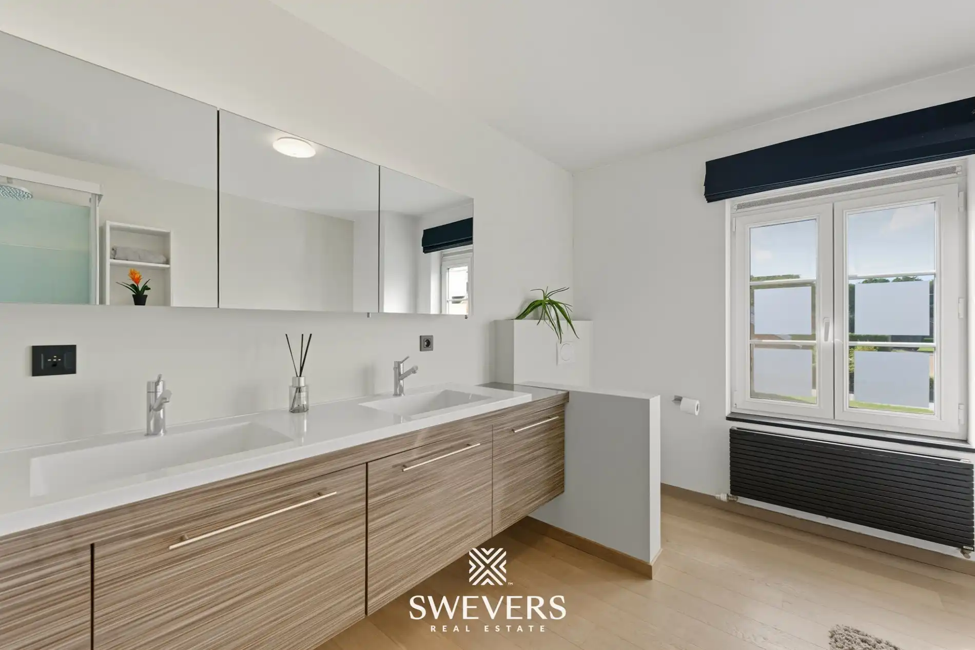 Luxueuze en energiezuinige woning op rustige ligging met zwembad foto 17