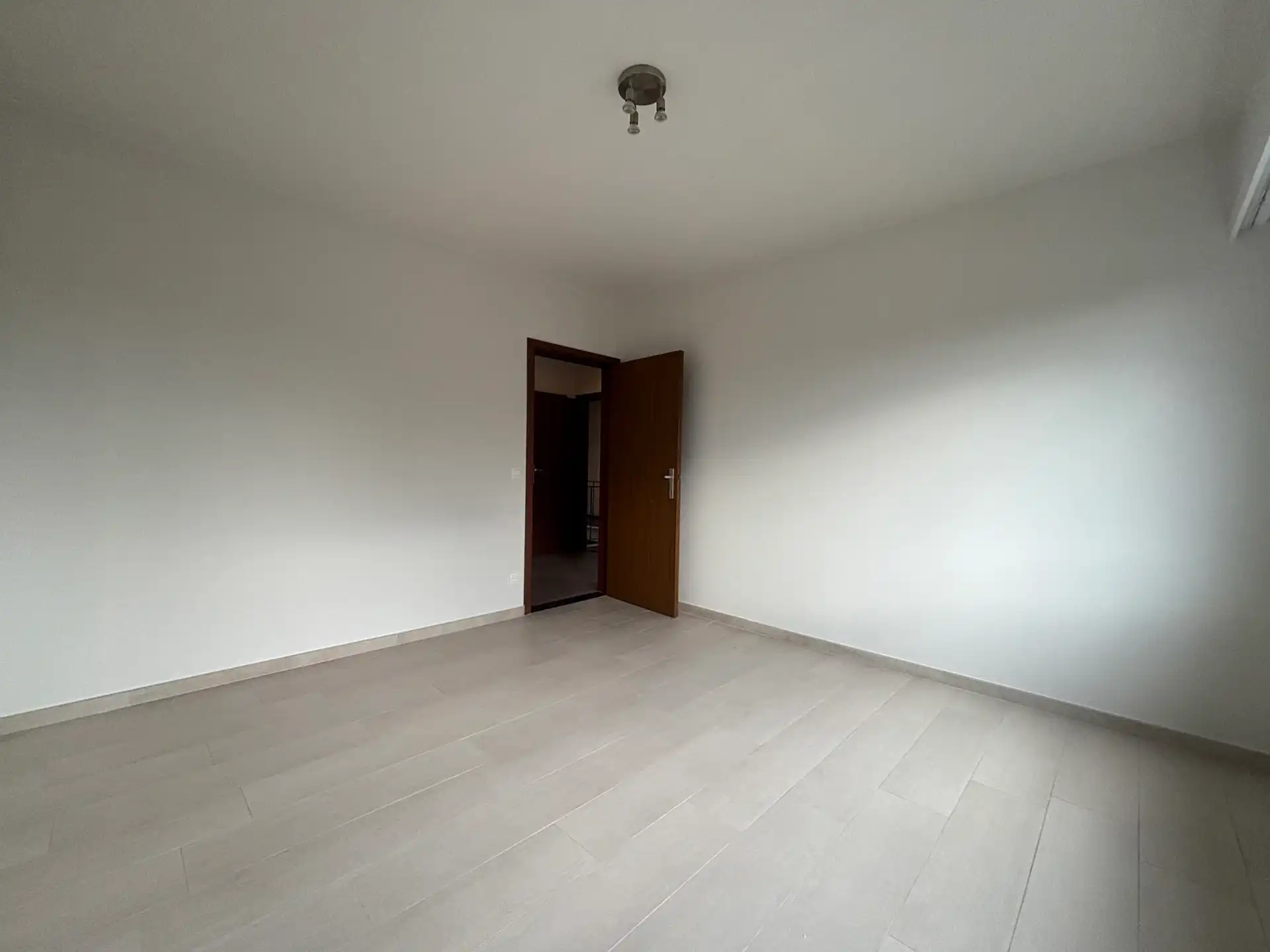 Recent gerenoveerd appartement met 2 slaapkamers foto 9