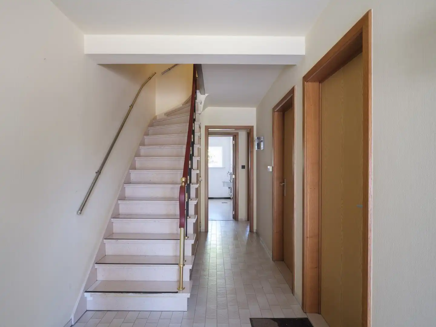 Uitstekend gelegen appartement in kleinschalig appartementsgebouw met 2 appartementen foto 2