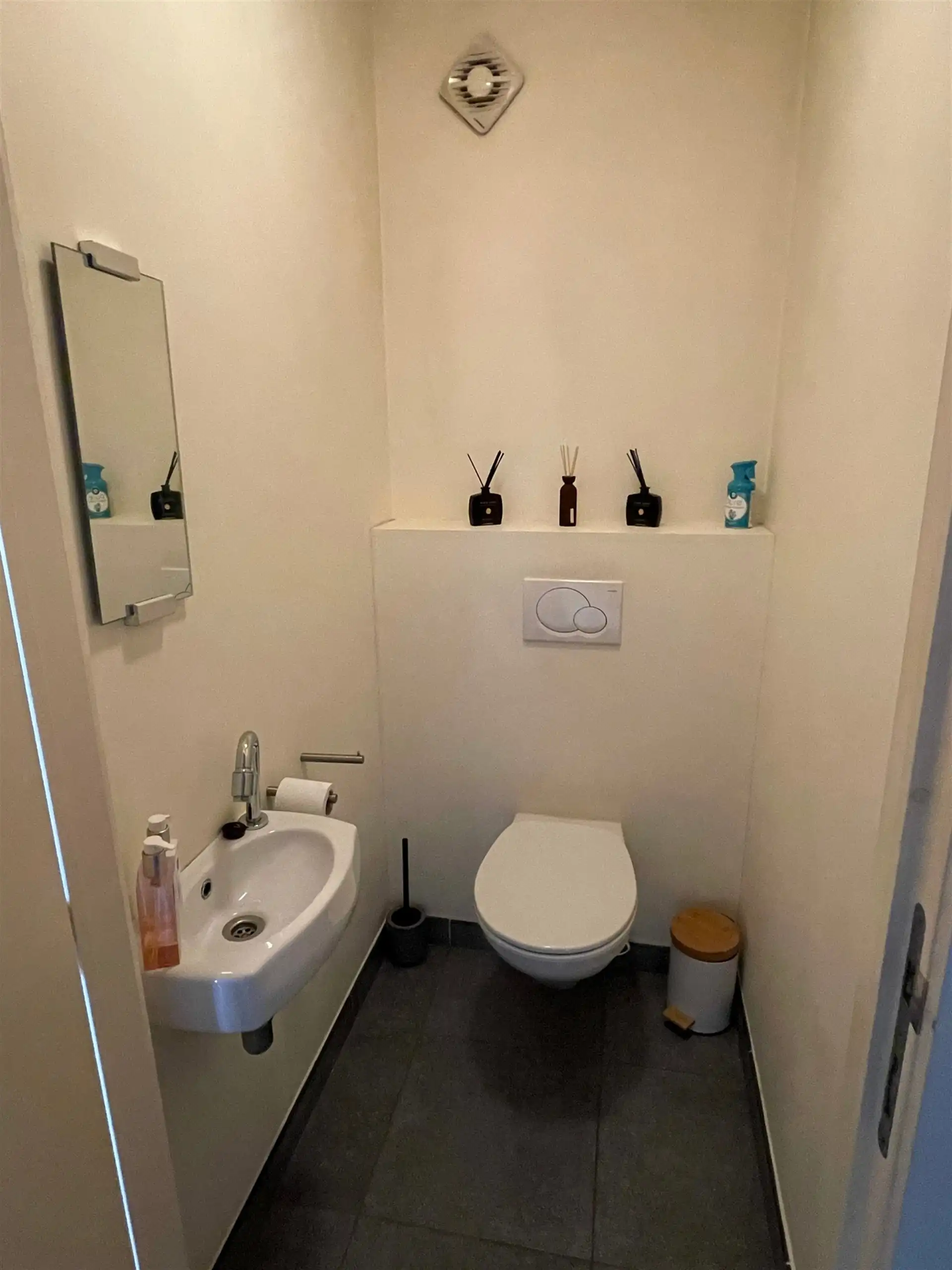 Gunstig gelegen en uitzonderlijk ruim gezellig appartement. foto 18