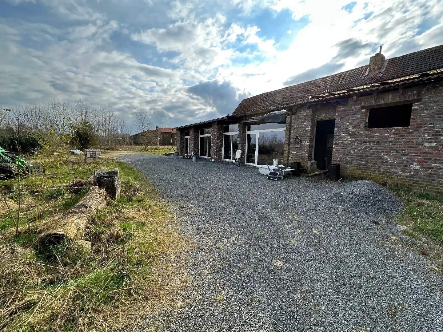 Unieke woning met enorm potentieel op perceel van 96 Are foto 8