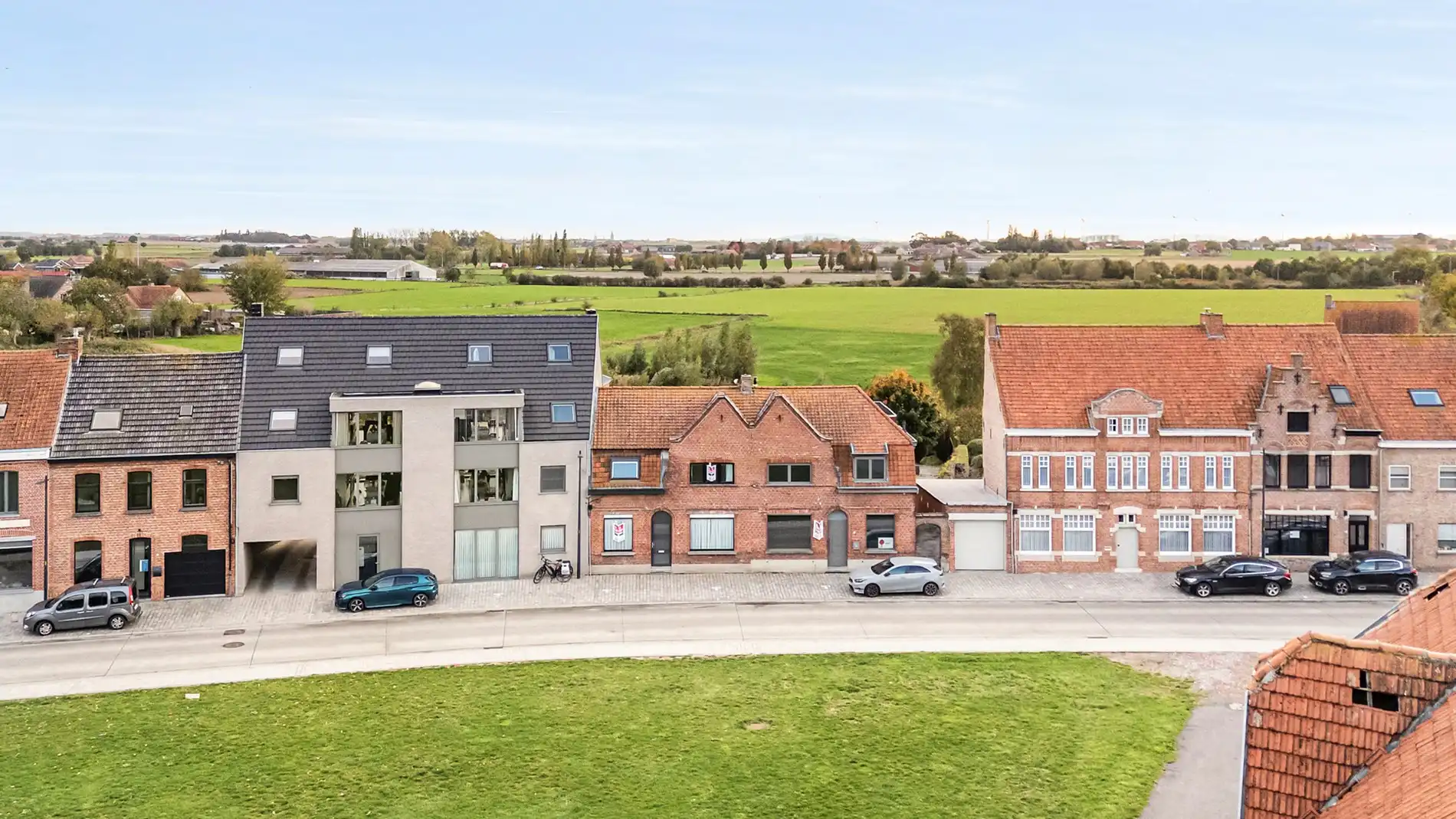 TE RENOVEREN WONING OP EEN PERCEEL VAN 559M² MET BOORDEVOL POTENTIEEL foto 4