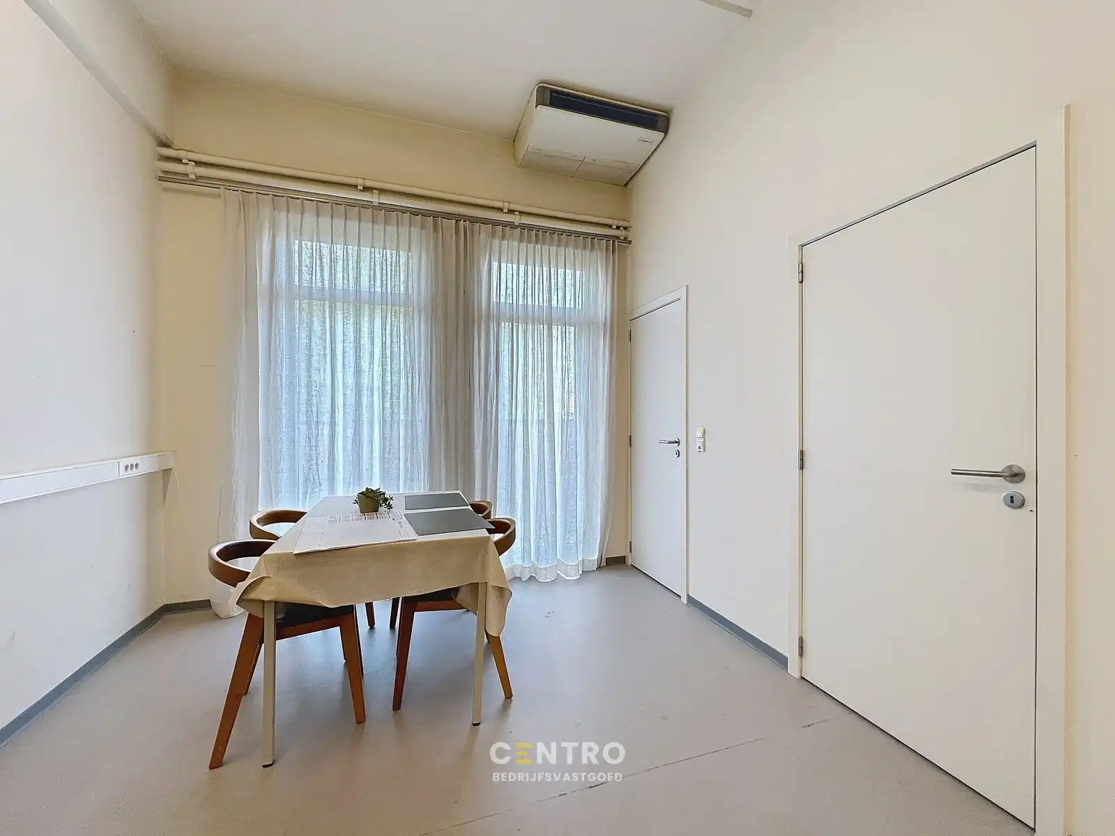 Energiezuinig WINKELPAND met industriële uitstraling in de Delaerestraat tussen stijlvolle handelszaken. foto 13