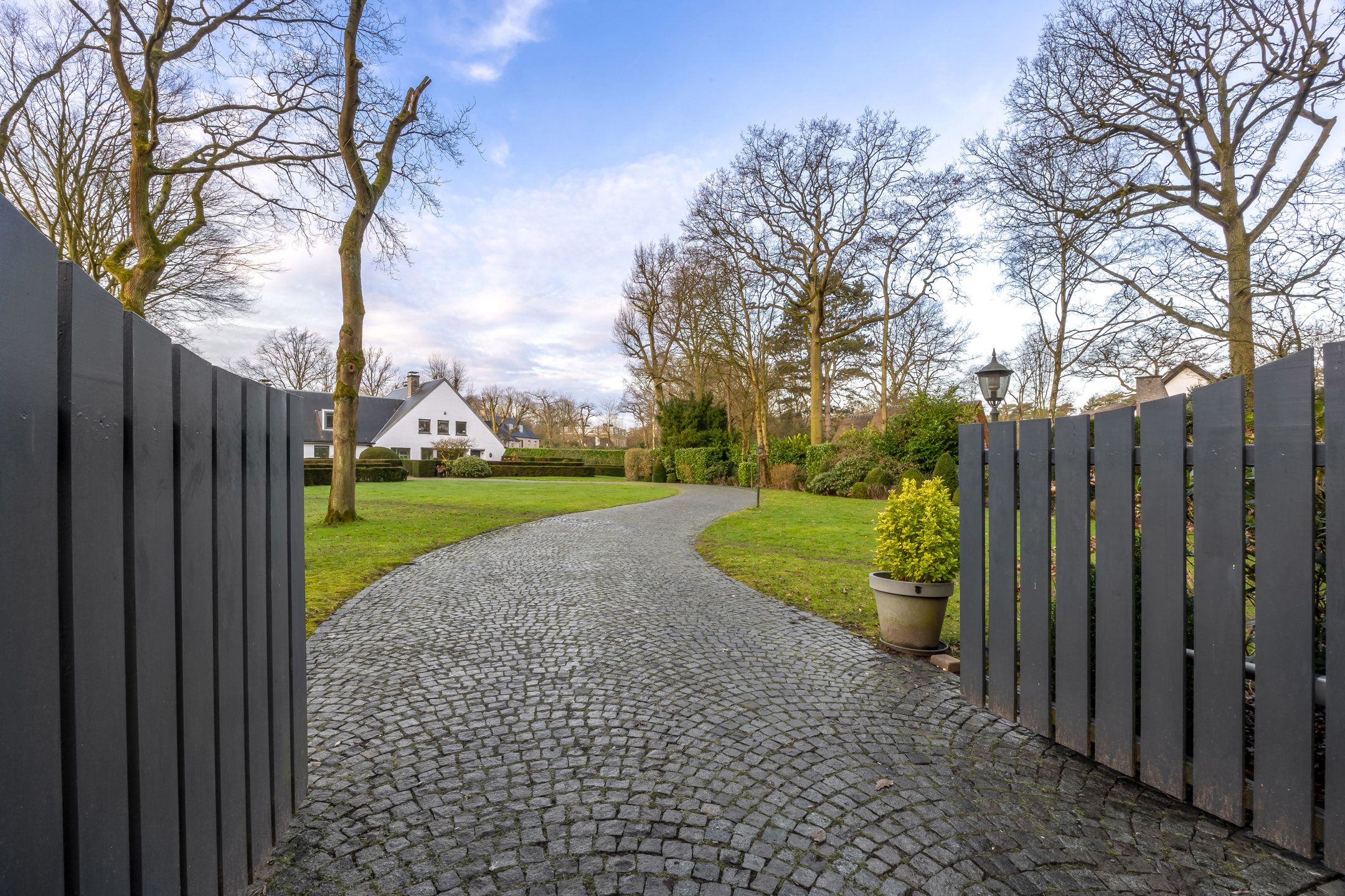 Op te frissen ruime villa op prachtig perceel op topligging! foto 4