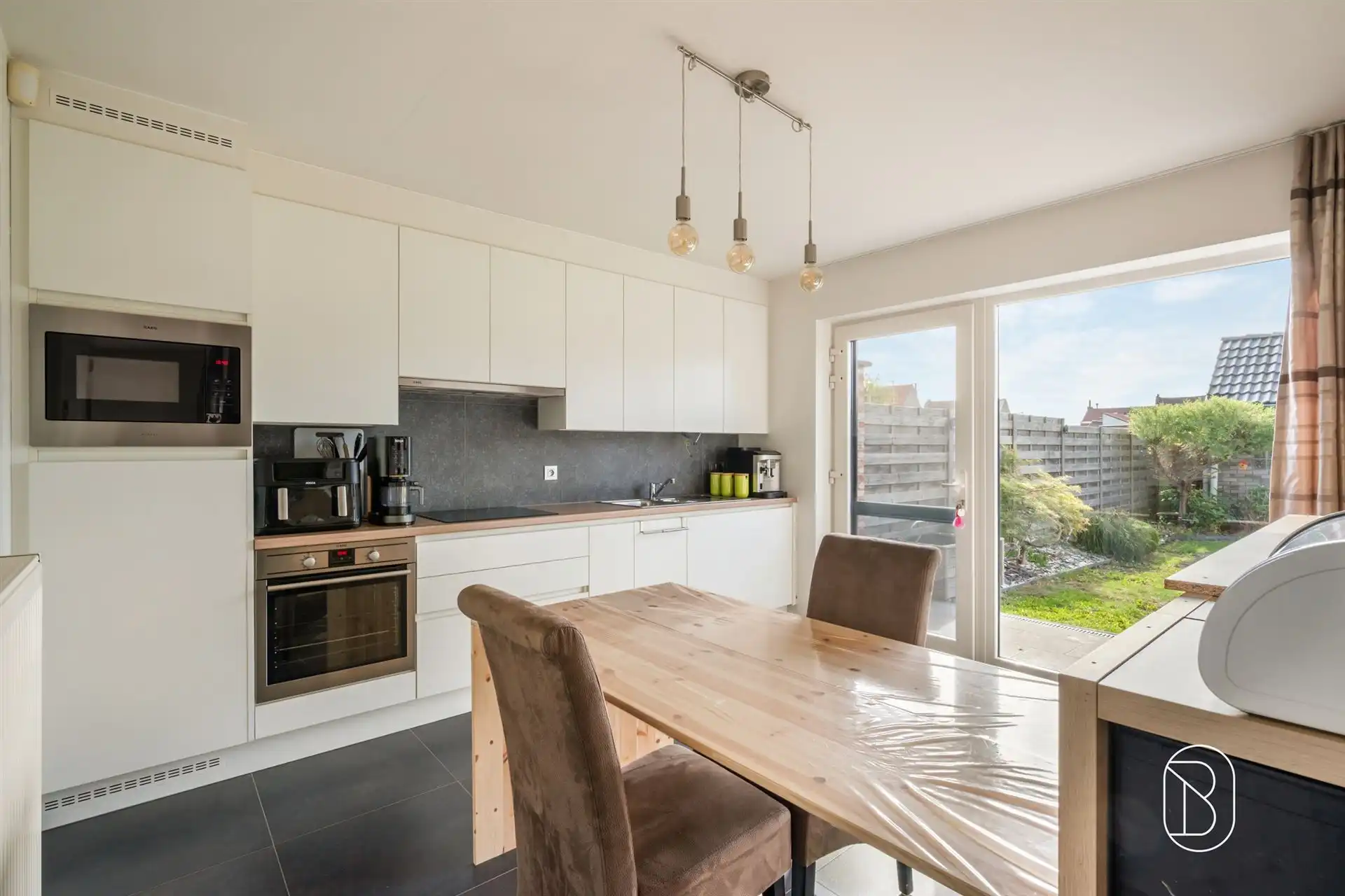 Recente HOB, perfect gelegen in een gewilde woonwijk. foto 10