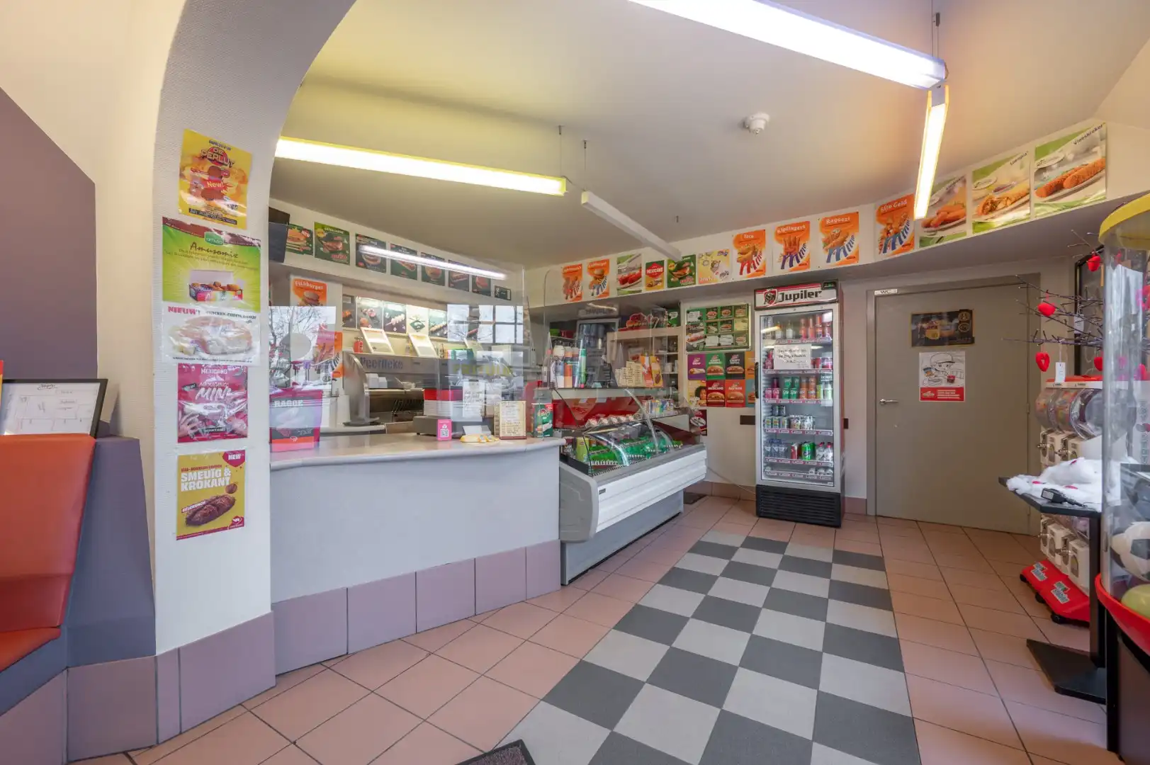 Horecapand met ruim appartement op toplocatie in Assebroek! foto 5