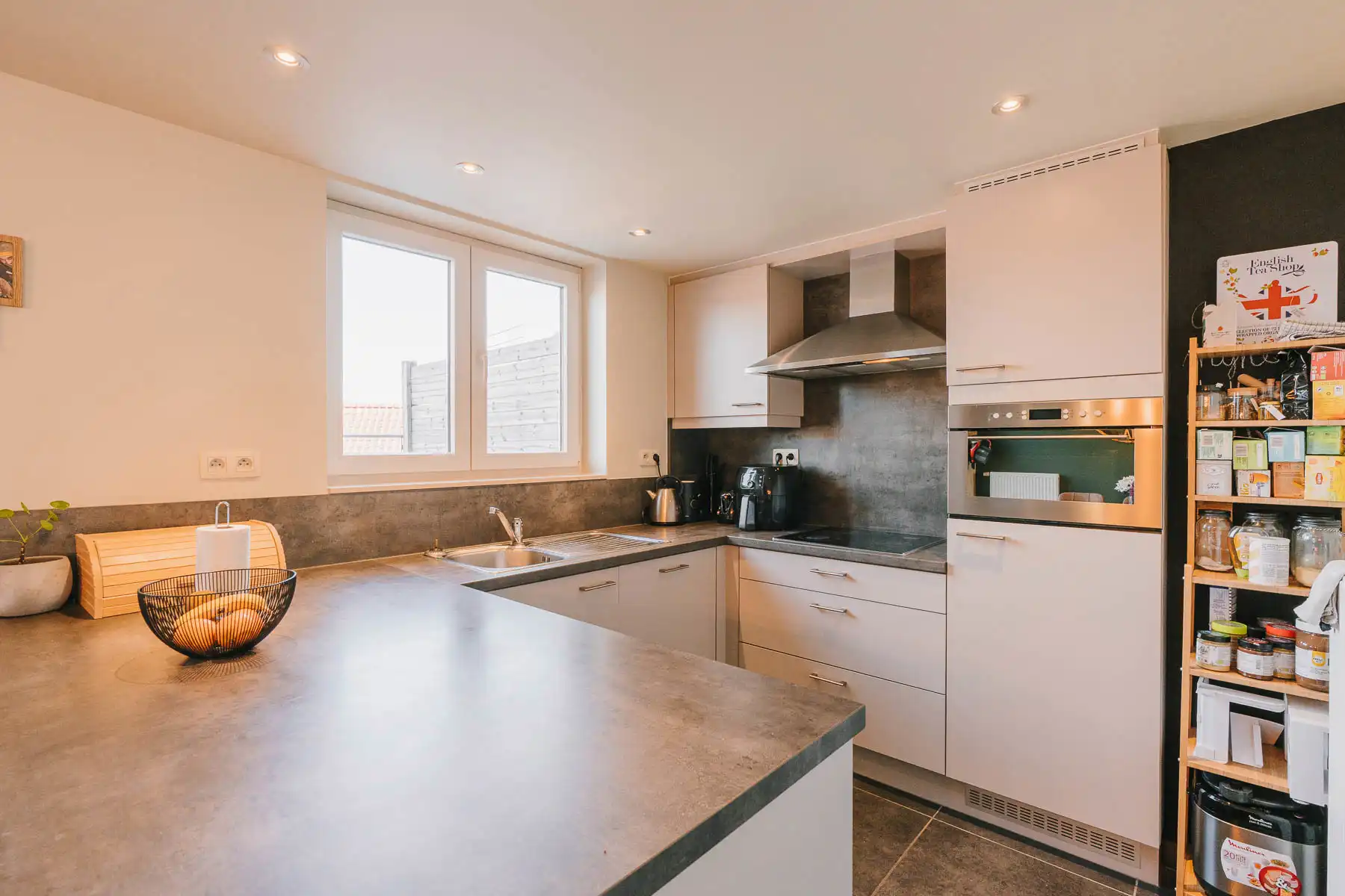 Lichtrijk en ruim appartement met riant terras op toplocatie foto 6