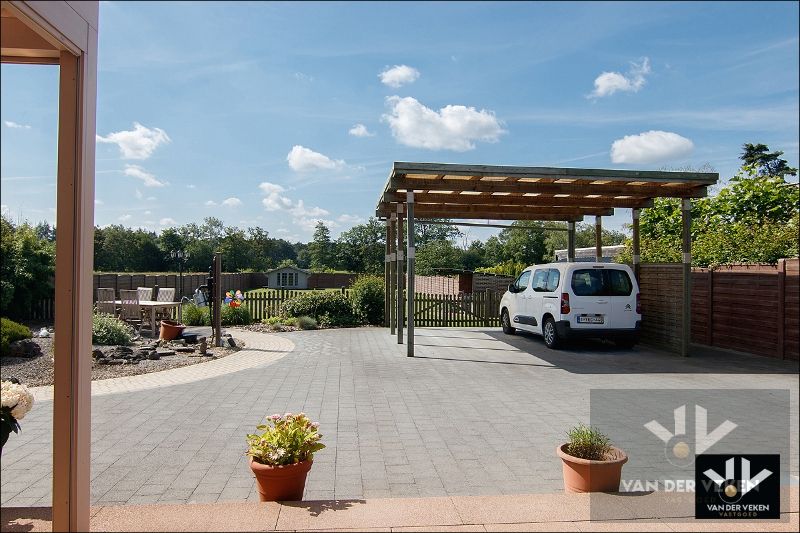 Rustig gelegen en zeer goed onderhouden zuid georiënteerde gezinswoning met kantoorruimte kort bij het domein van Bokrijk foto 3