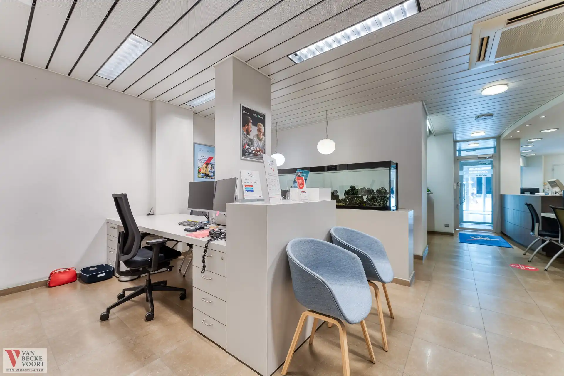 Handelsgelijkvloers 217m² + 6 autostandplaatsen foto 6