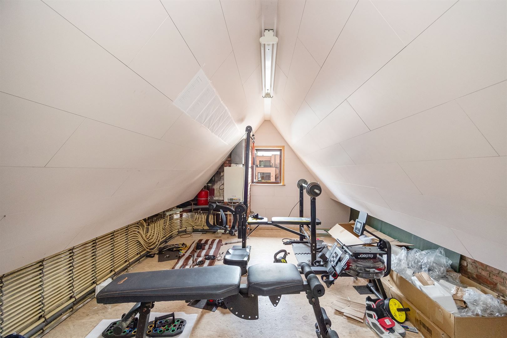 Prachtige rijwoning met veel potentieel! foto 12