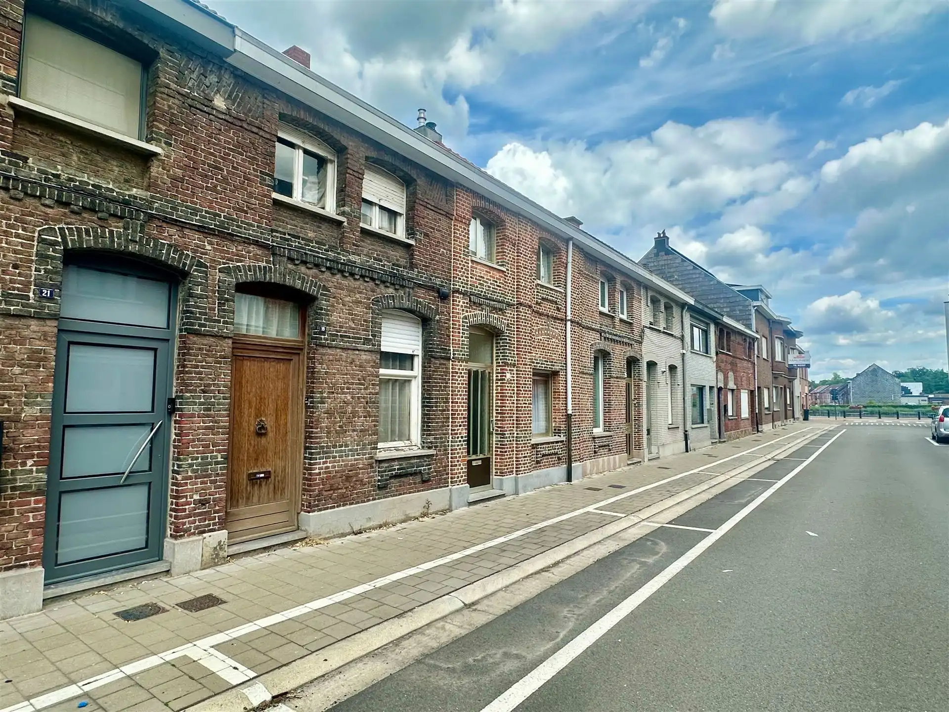 Te renoveren woning met 3 slaapkamers, tuin en garage.  foto 2