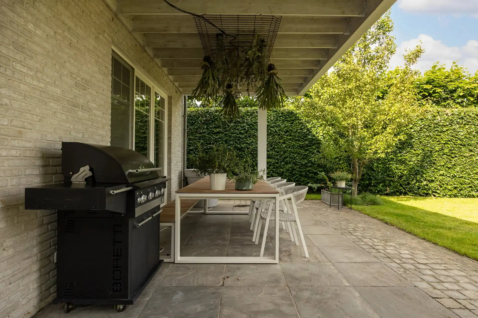 Prachtige luxueus ingerichte woning met 4 slaapkamers en 2 badkamers op een mooi perceel met bijgebouw. foto 57