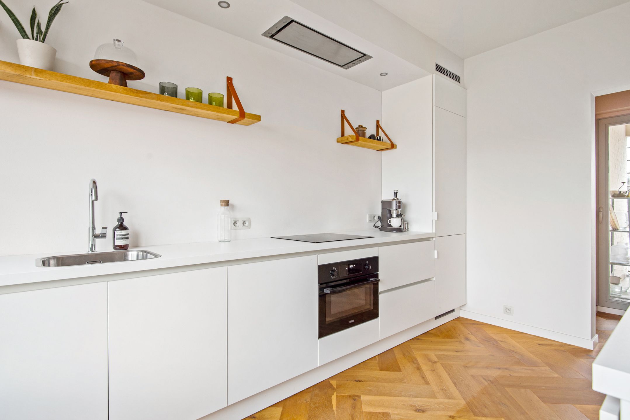 Prachtig gerenoveerd appartement - overdekt terras en garage foto 8