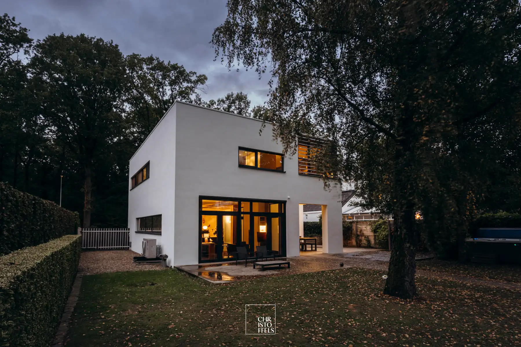 Architecturale villa  (488m²) met buitenzwembad op perceel van 1.281m²  foto 17
