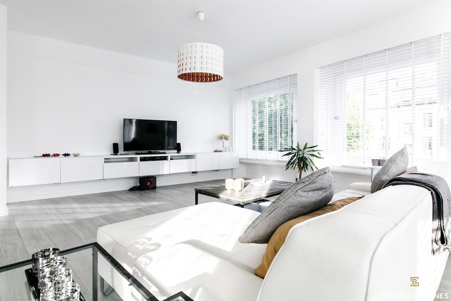 Luxueus gemeubeld twee slaapkamer appartement foto 2