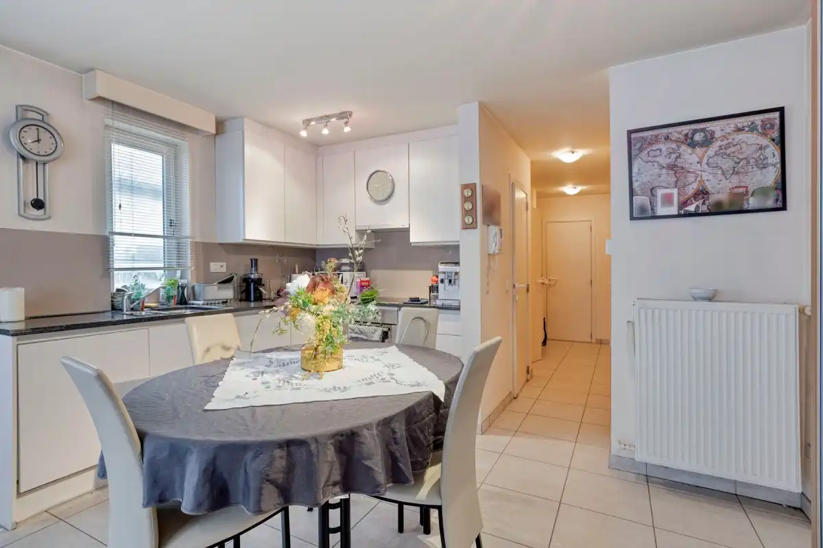 Gemeubeld hoek appartement met twee slaapkamers foto 3