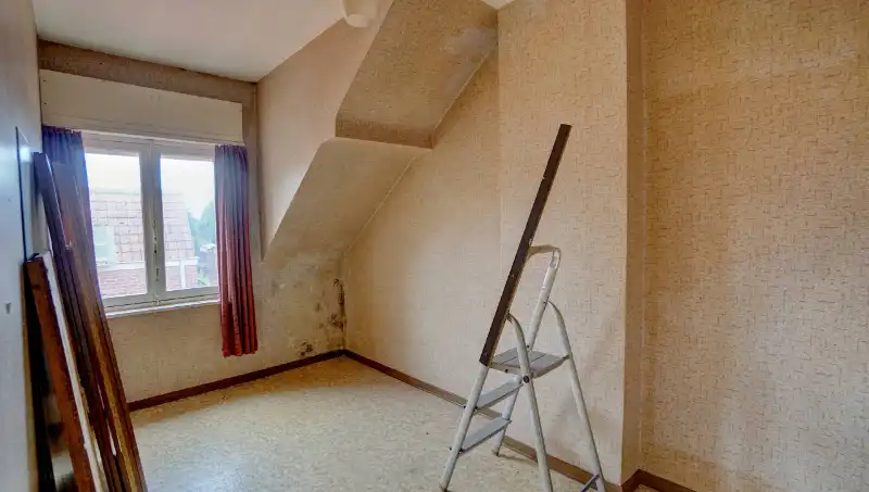 Perceel bouwgrond met af te breken gebouwen foto 14