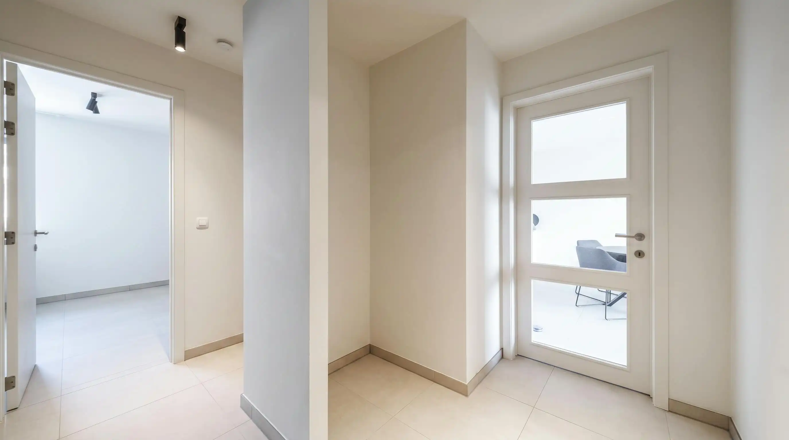 Recent appartement te koop met twee kamers in Vlamertinge foto 16