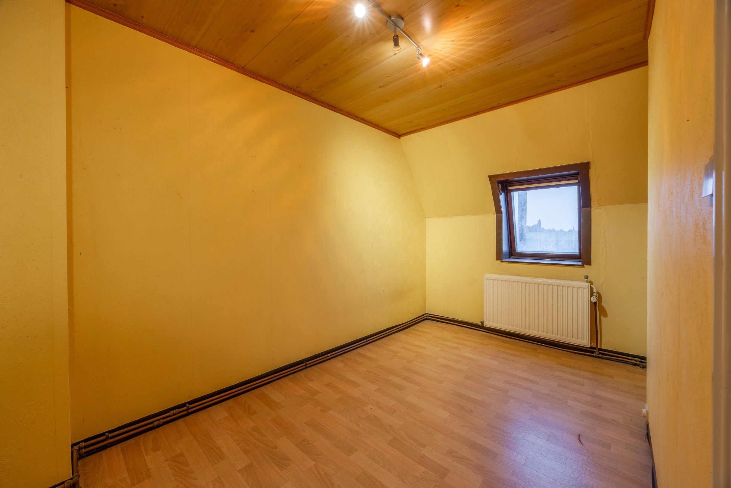 RUIME WONING MET TUIN EN UITWEG foto 11