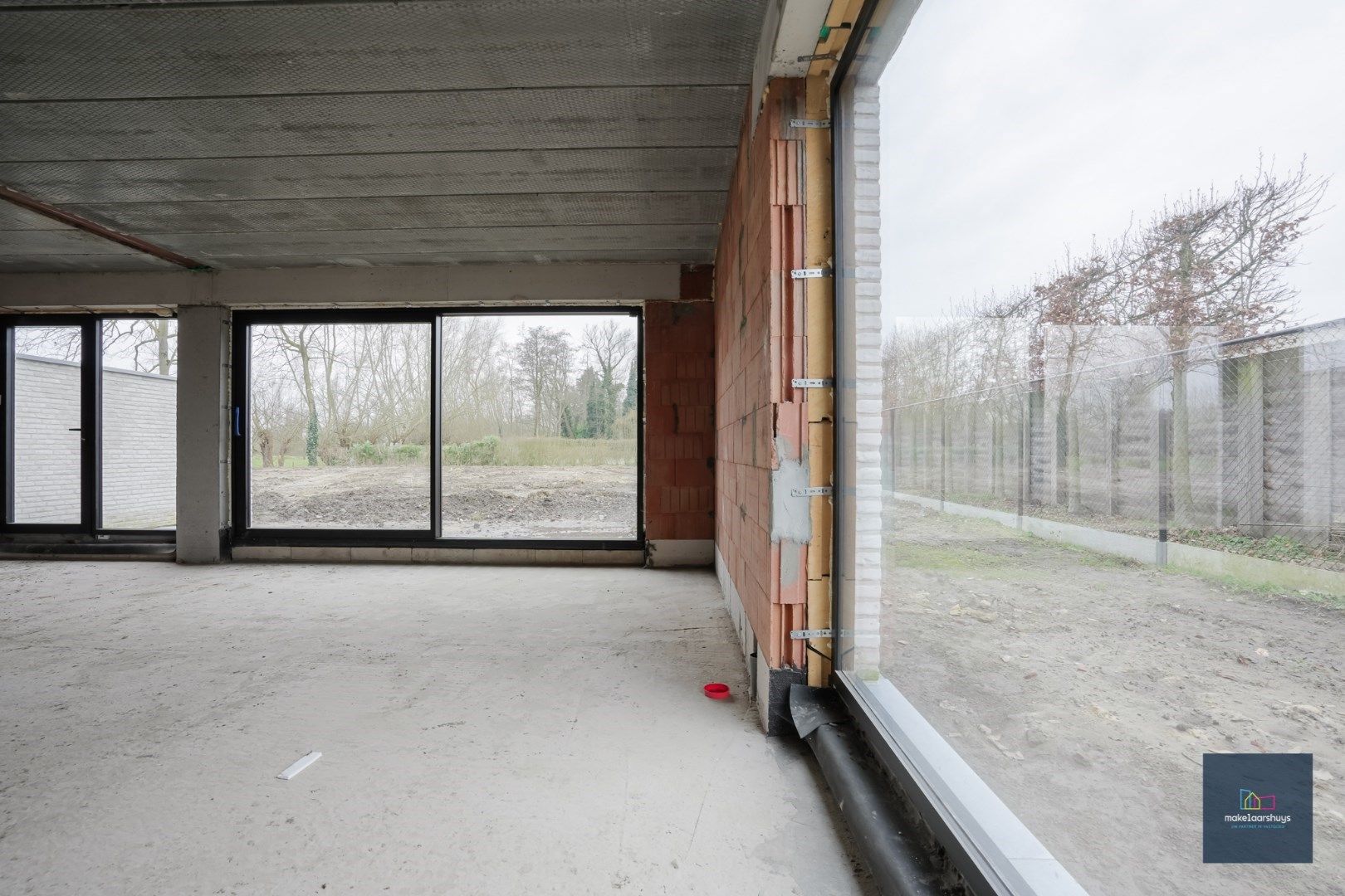 Halfopen casco villawoning met tuin en oprijlaan foto 8