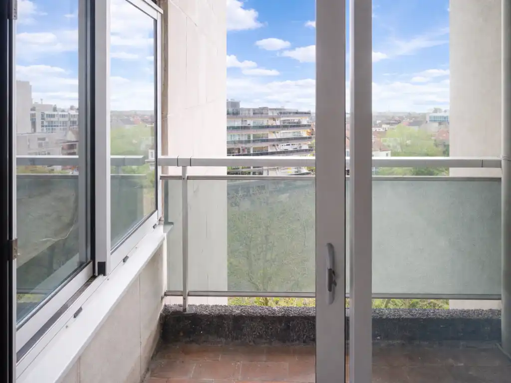 Ruim appartement met 2 slaapkamers en een zonnig terras, gelegen vlakbij het centrum van Gent. foto 8